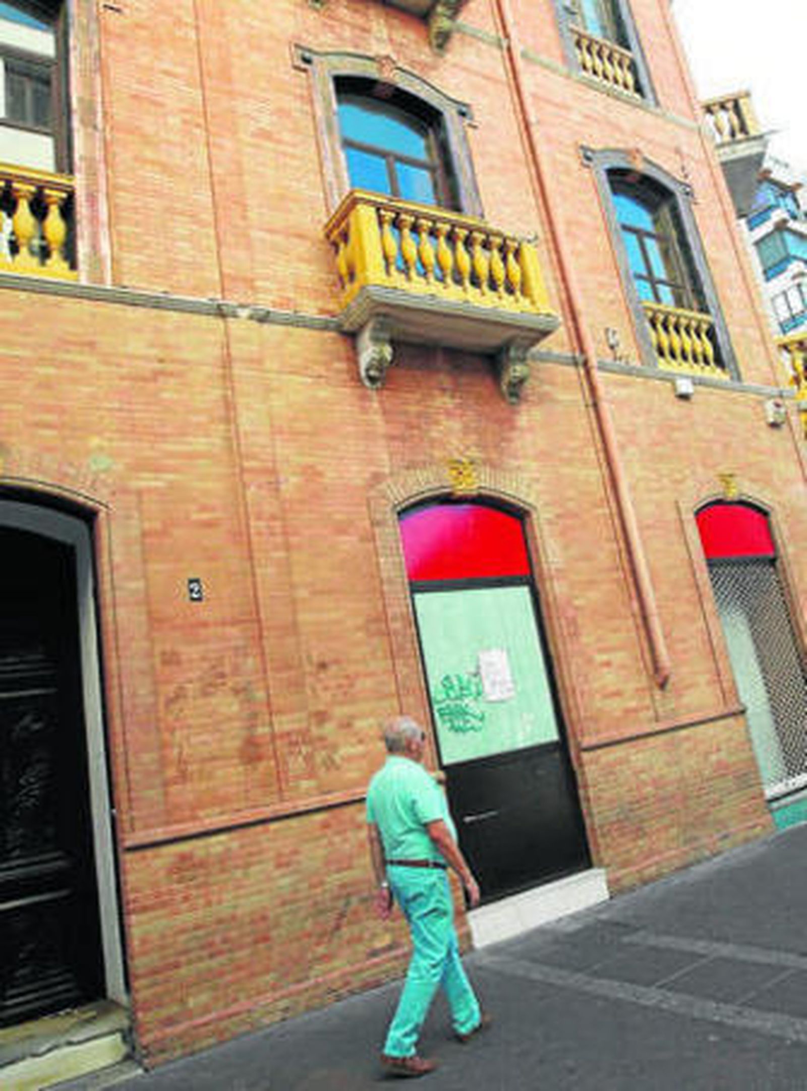 Foto de ayer del edificio en el que estaba el McDonald's.