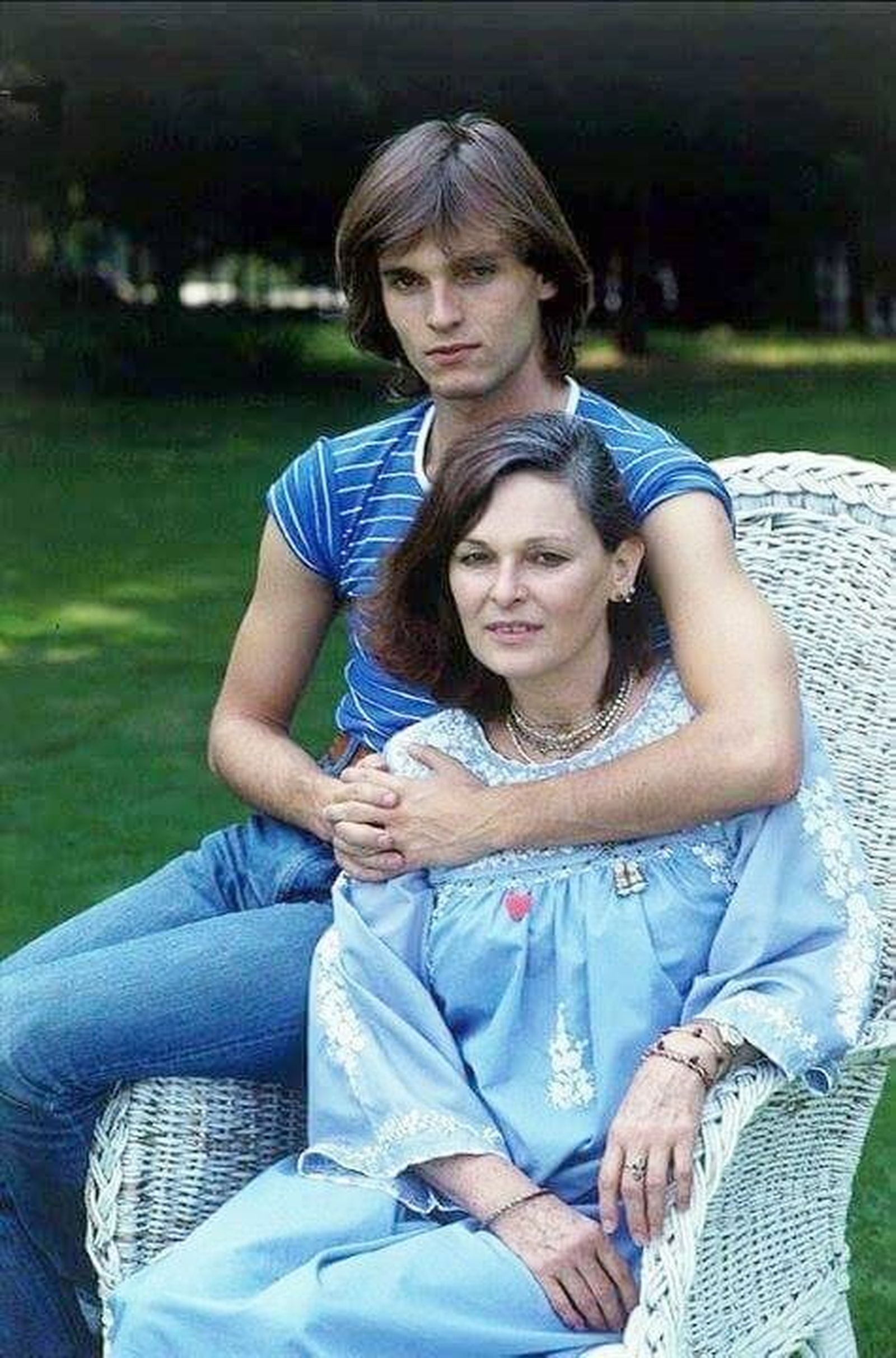 Bosé con su madre, a finales de los 70.