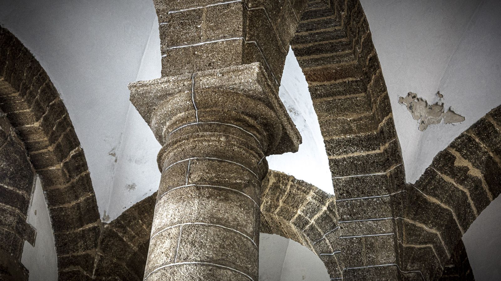 Las imágenes de los efectos de la lluvia en la Parroquia de Santa Cruz (Catedral Vieja) de Cádiz
