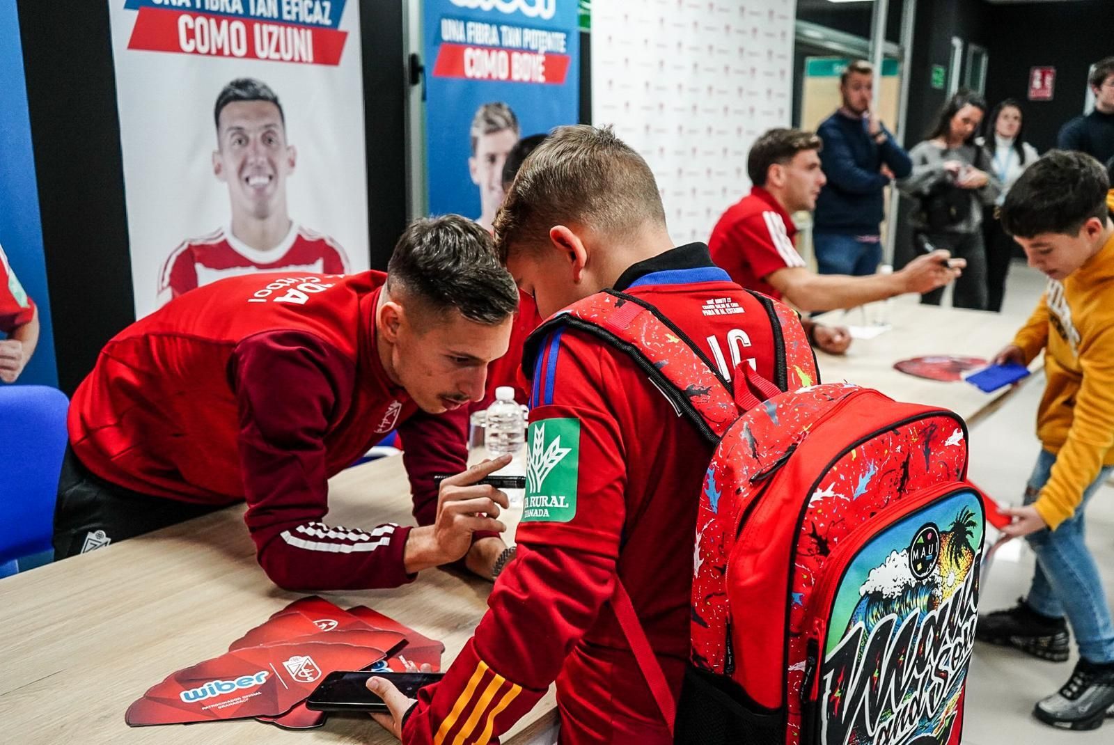 Las mejores imágenes de la firma de autógrafos del Granada CF