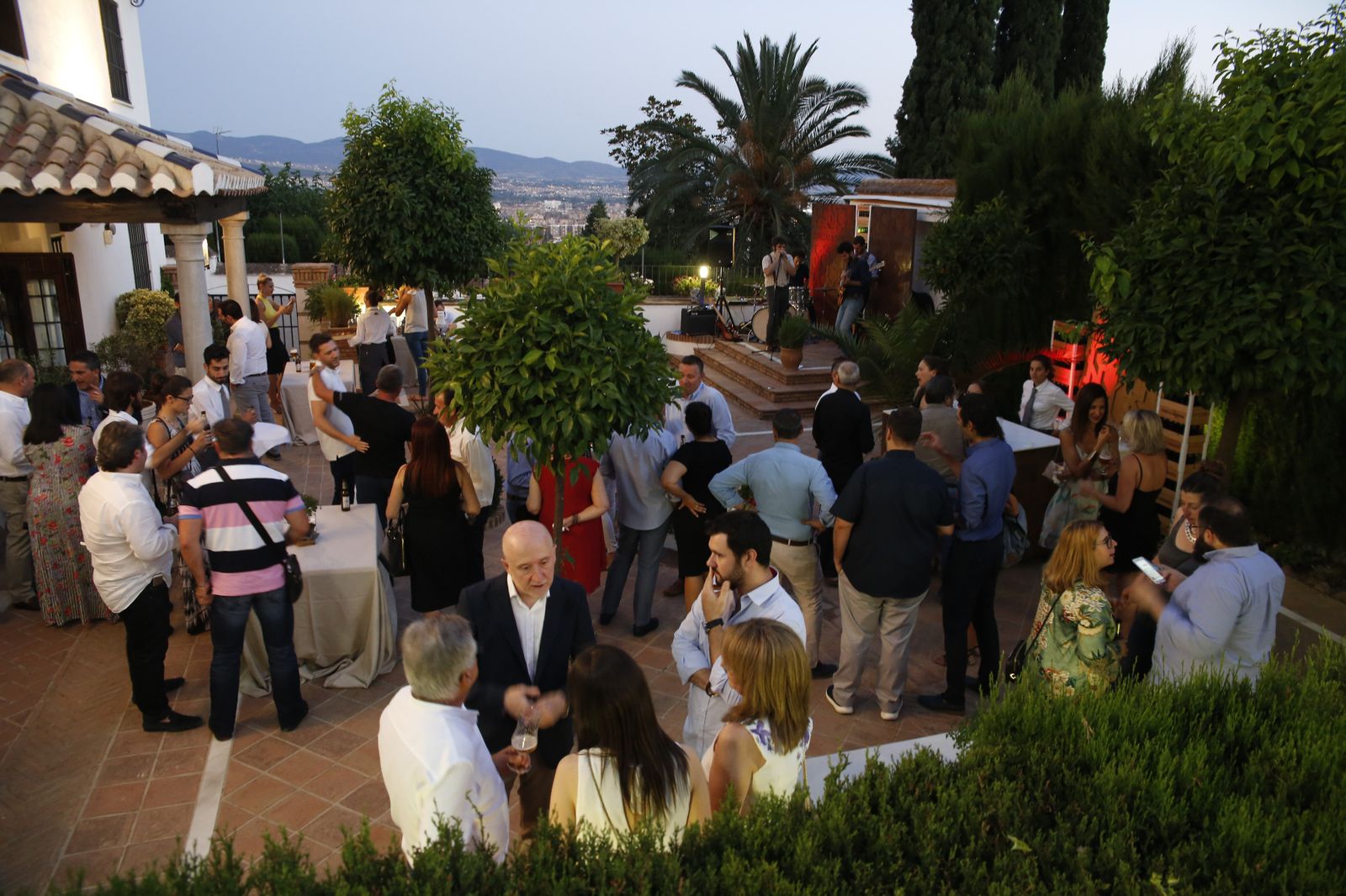 Jornada organizada con La Borraja en el Albaicín, en el arranque de curso para el lanzamiento de la 'Roja'.