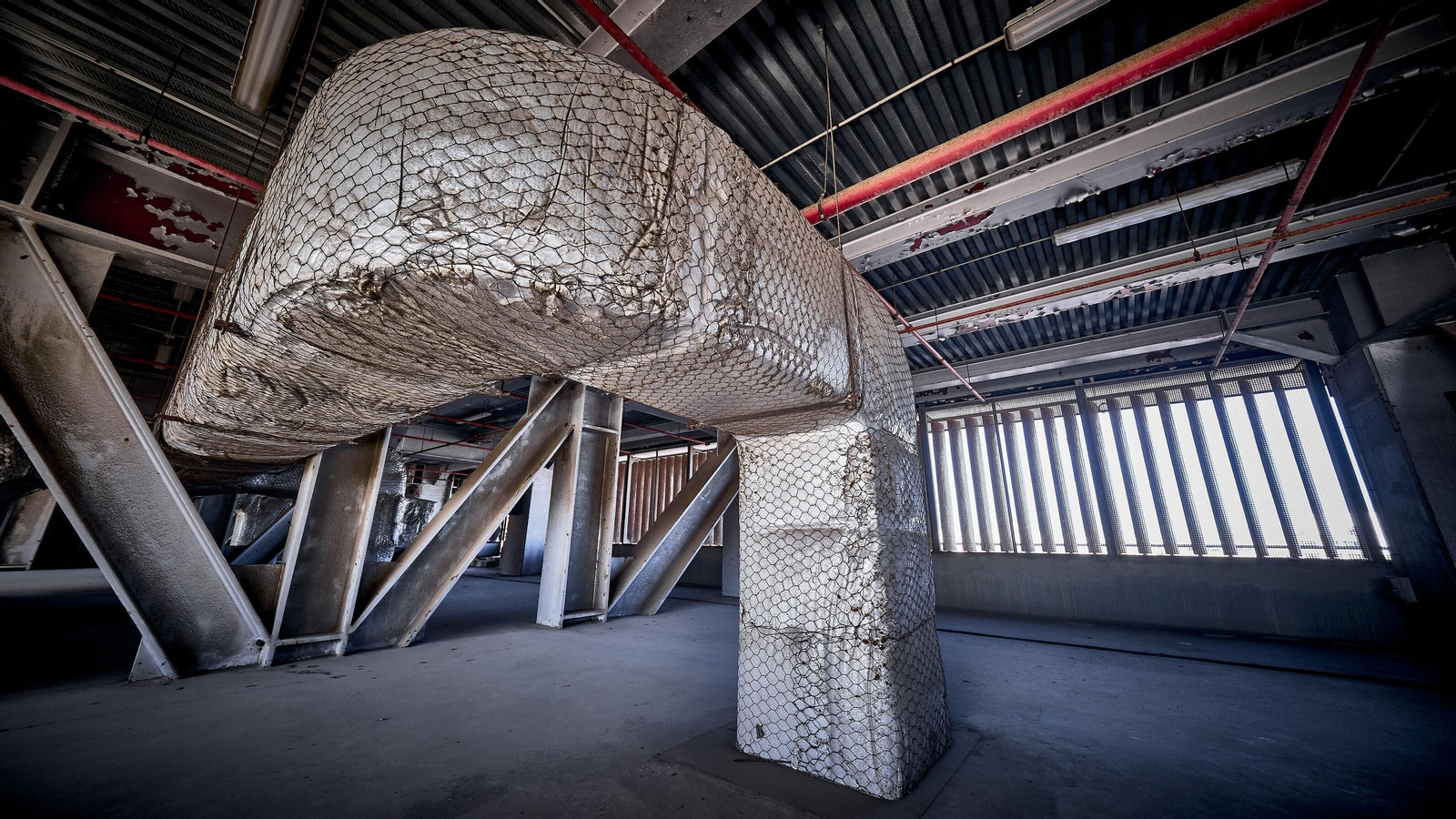 Interior del vestíbulo de la estación de Adif de Cádiz.