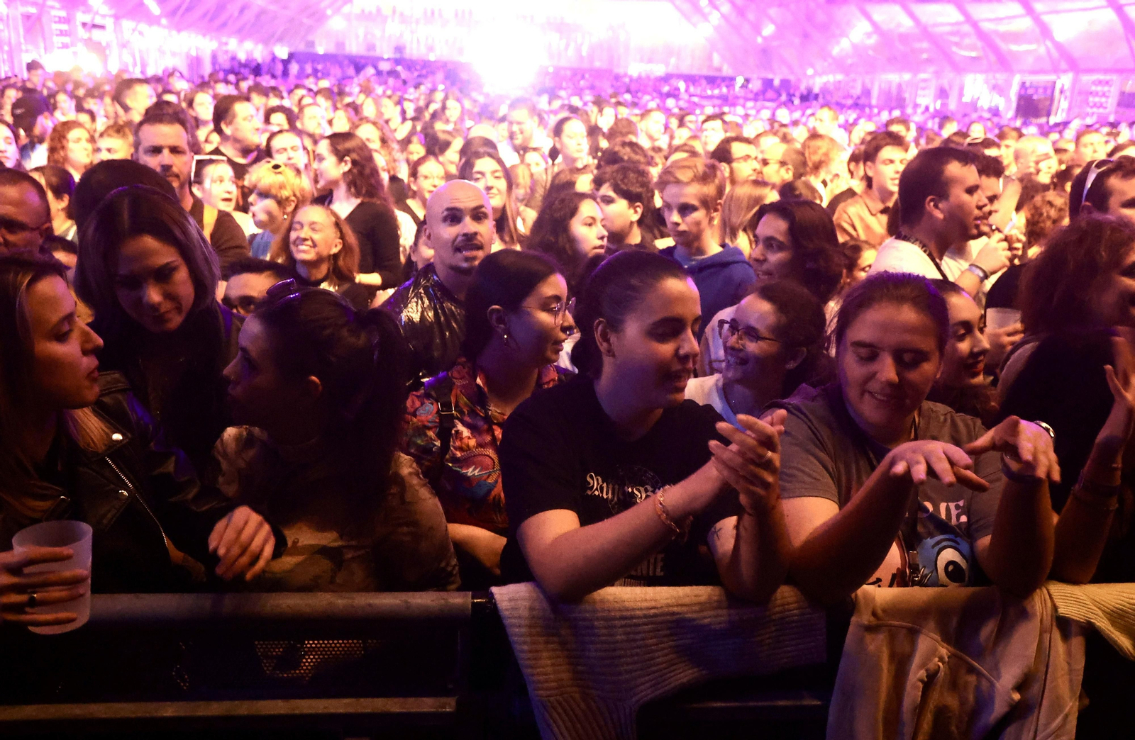 Búscate en el concierto de Lola Indigo