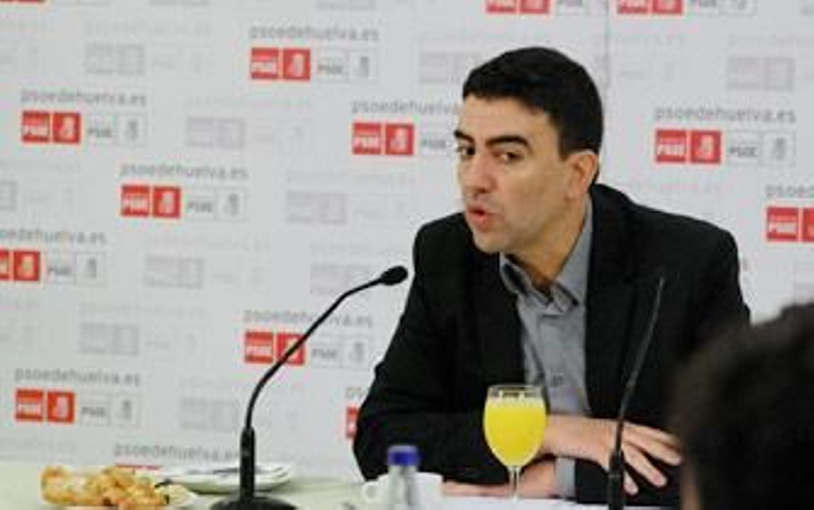 El PSOE-A reconoce contactos con Pacheco pero con "intención sana"