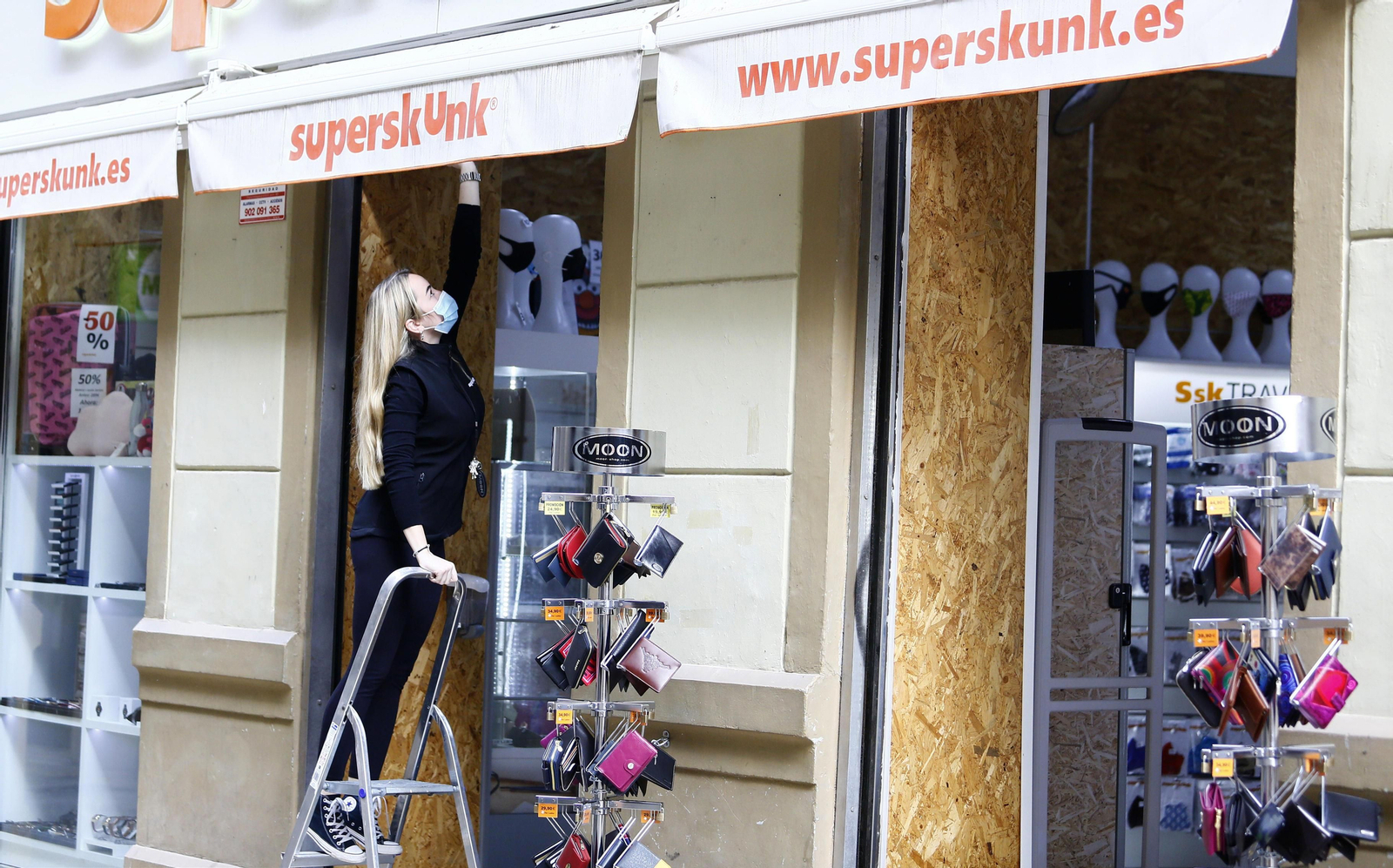 Las fotos de Málaga capital en la reapertura de bares y comercio no esencial