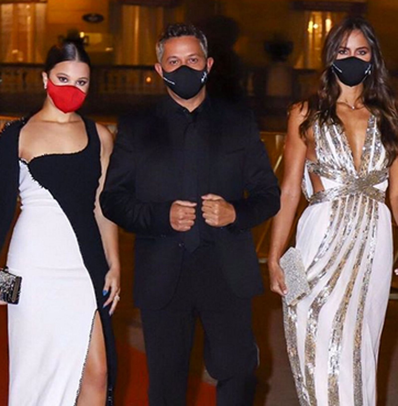 Alejandro Sanz, junto a su hija Manuela y Rachel Valdés, en el Festival de San Sebastián.
