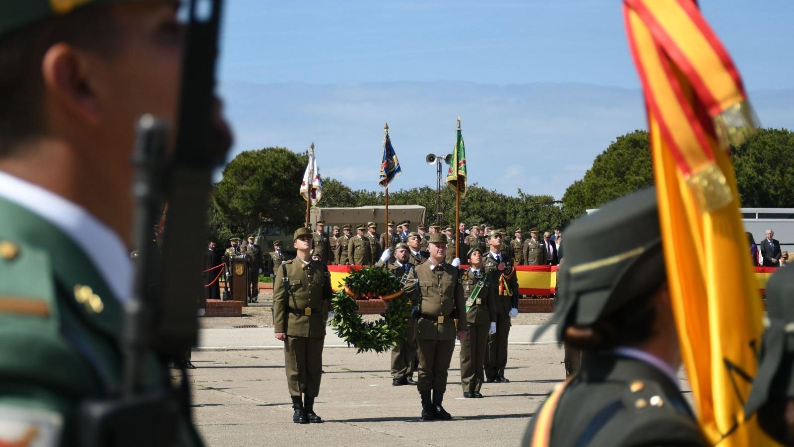 Ceremonia durante el cambio de mando en el CEFOT-2, con homenaje a los caídos.