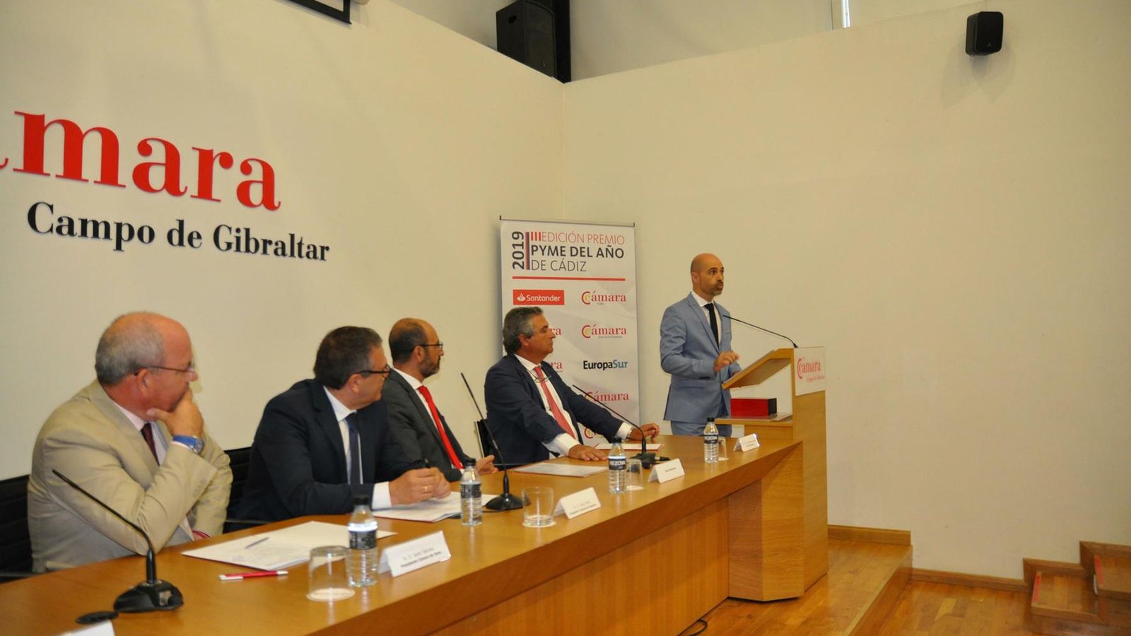 Carlos Martín, director gerente de La Línea Vertical, pronuncia su discurso de agradecimiento