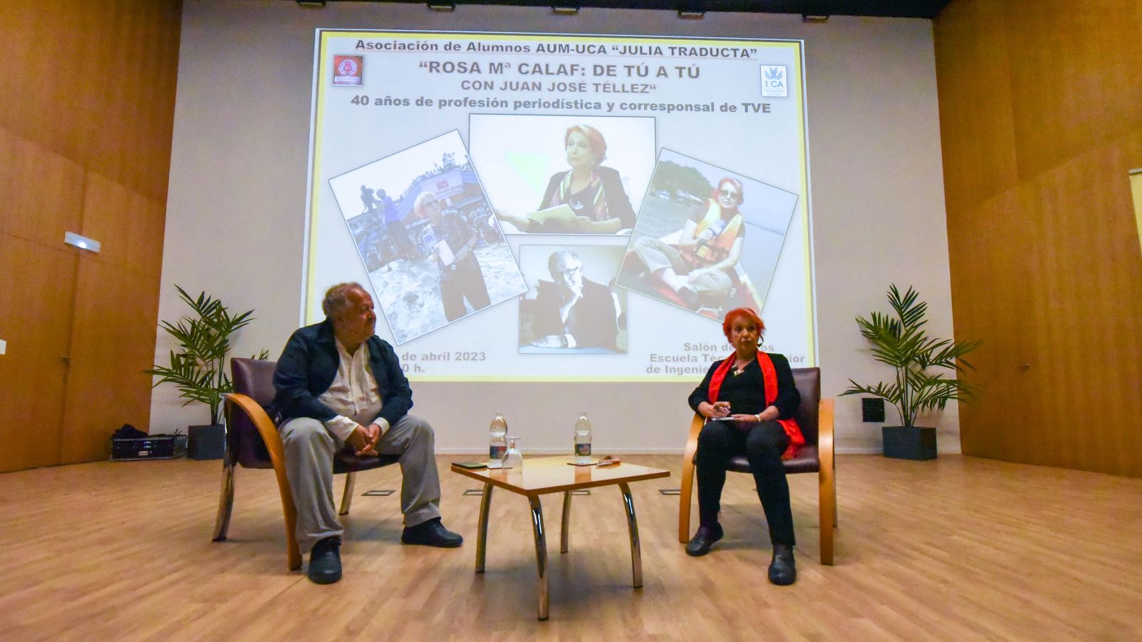 Fotos de la conferencia de Rosa María Calaf con Juan Jose Téllez
