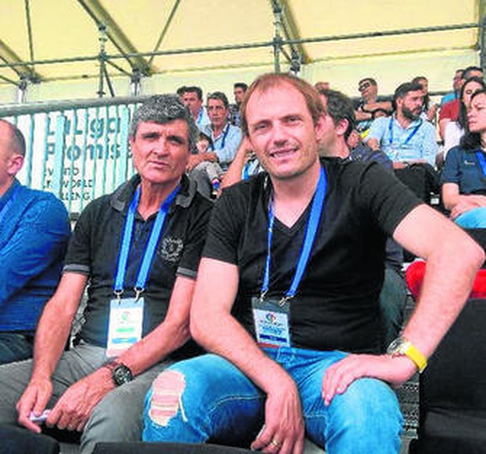 Juande y Arnau, siguiendo a los alevines.