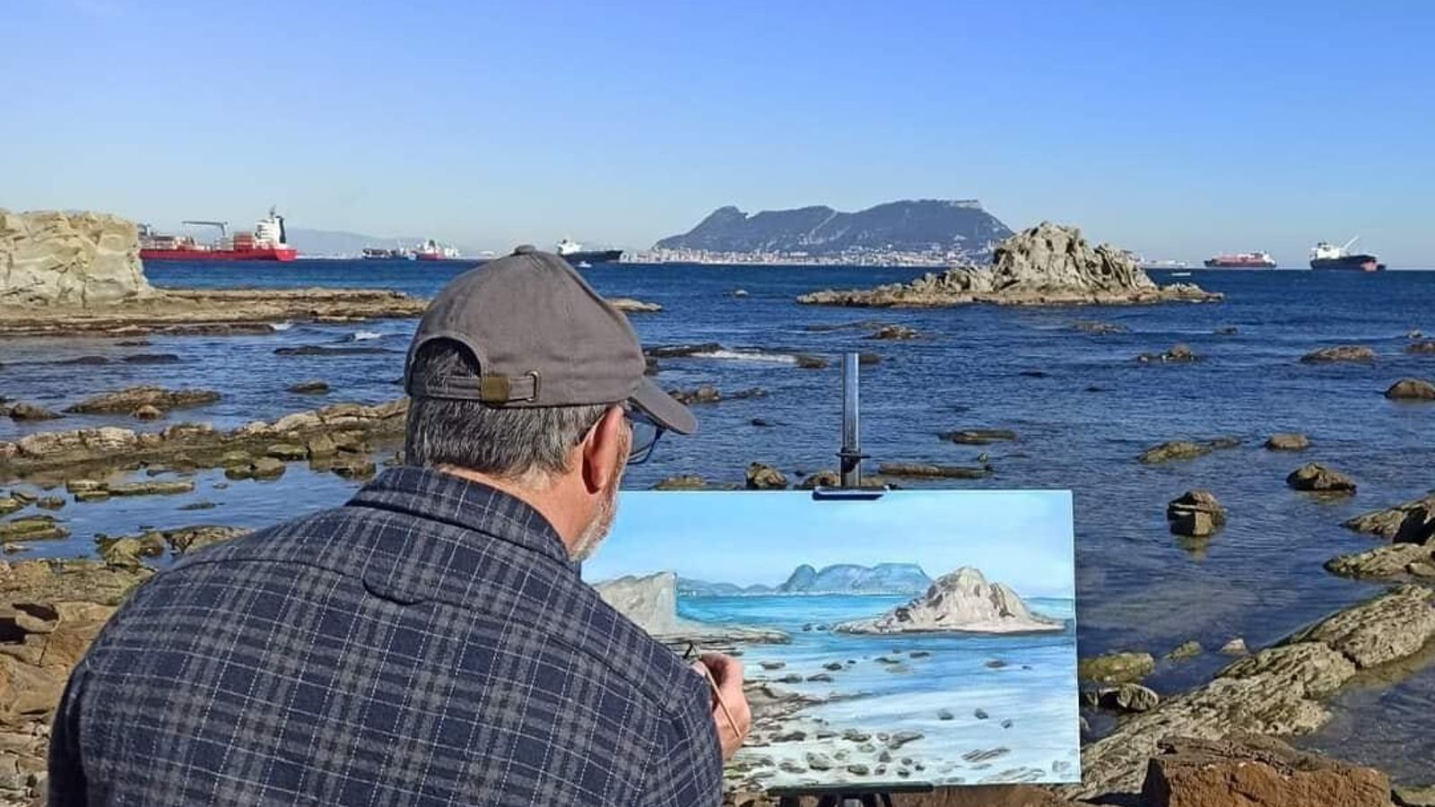 Nicolás Ruiz trabajando en el entorno de la bahía de Algeciras