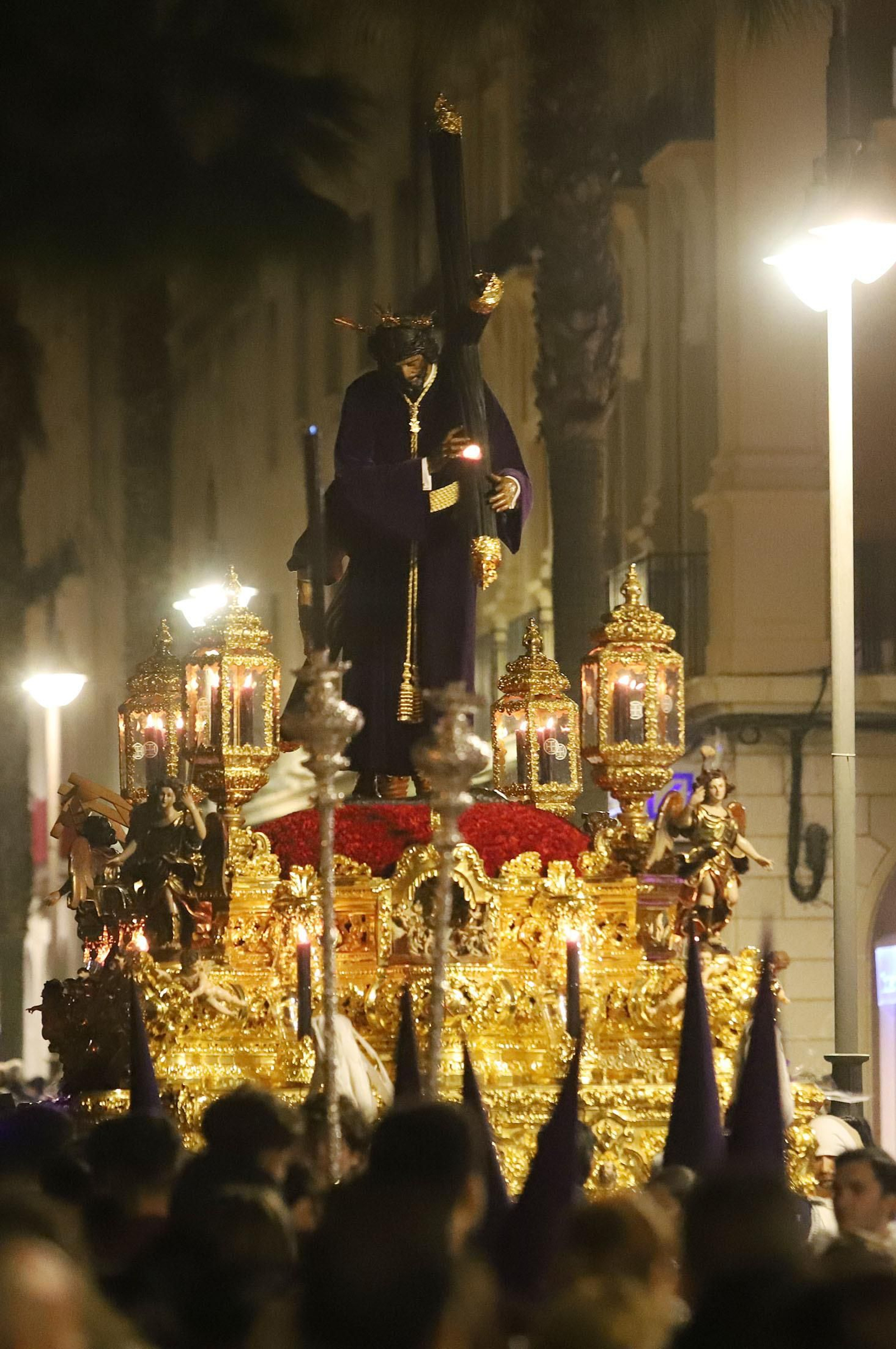 Imágenes del Nazareno en la madrugá de Huelva
