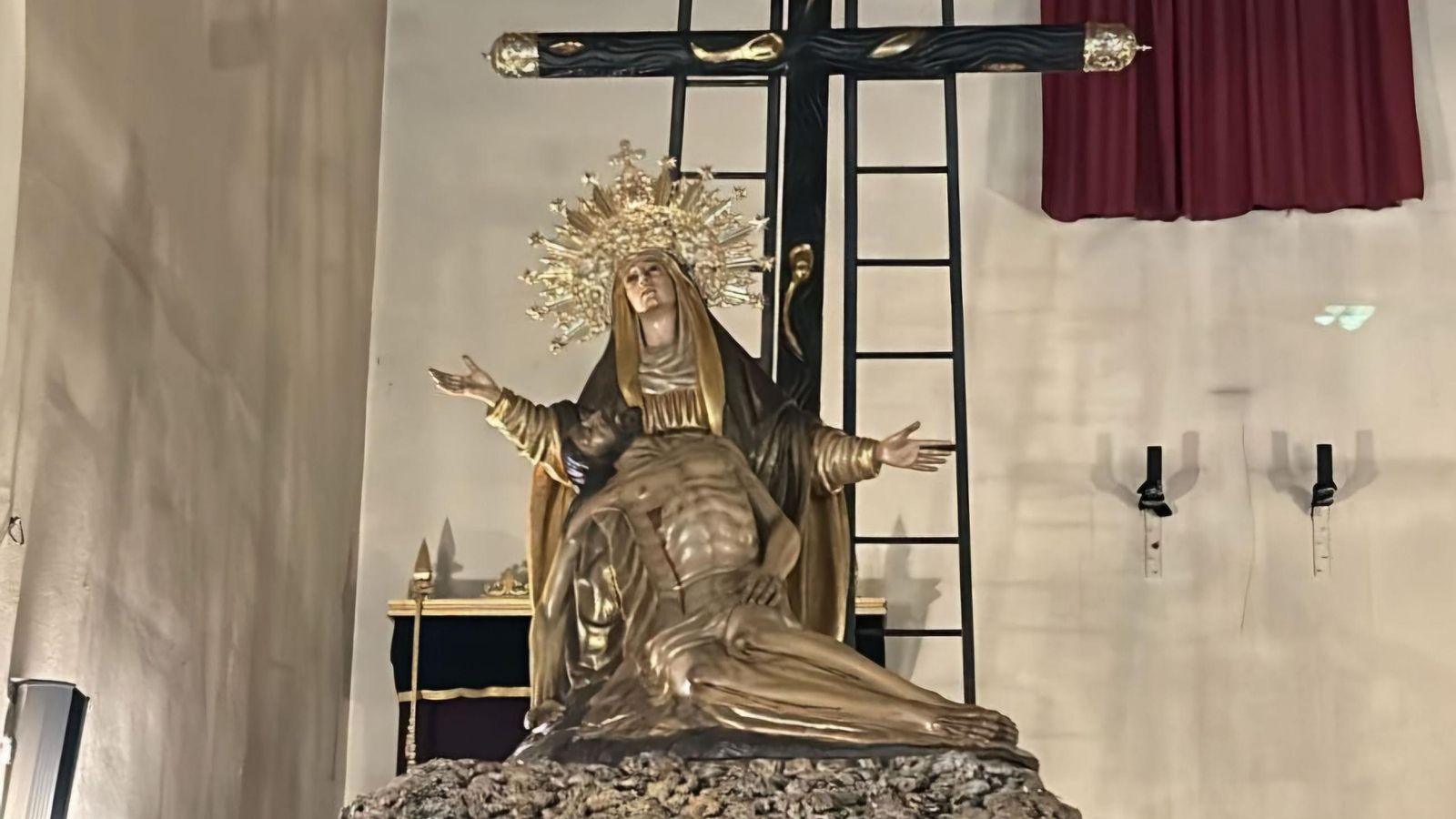 Nuestra Señora de las Angustias en su paso procesional Nuestra Señora de las Angustias en su paso procesional