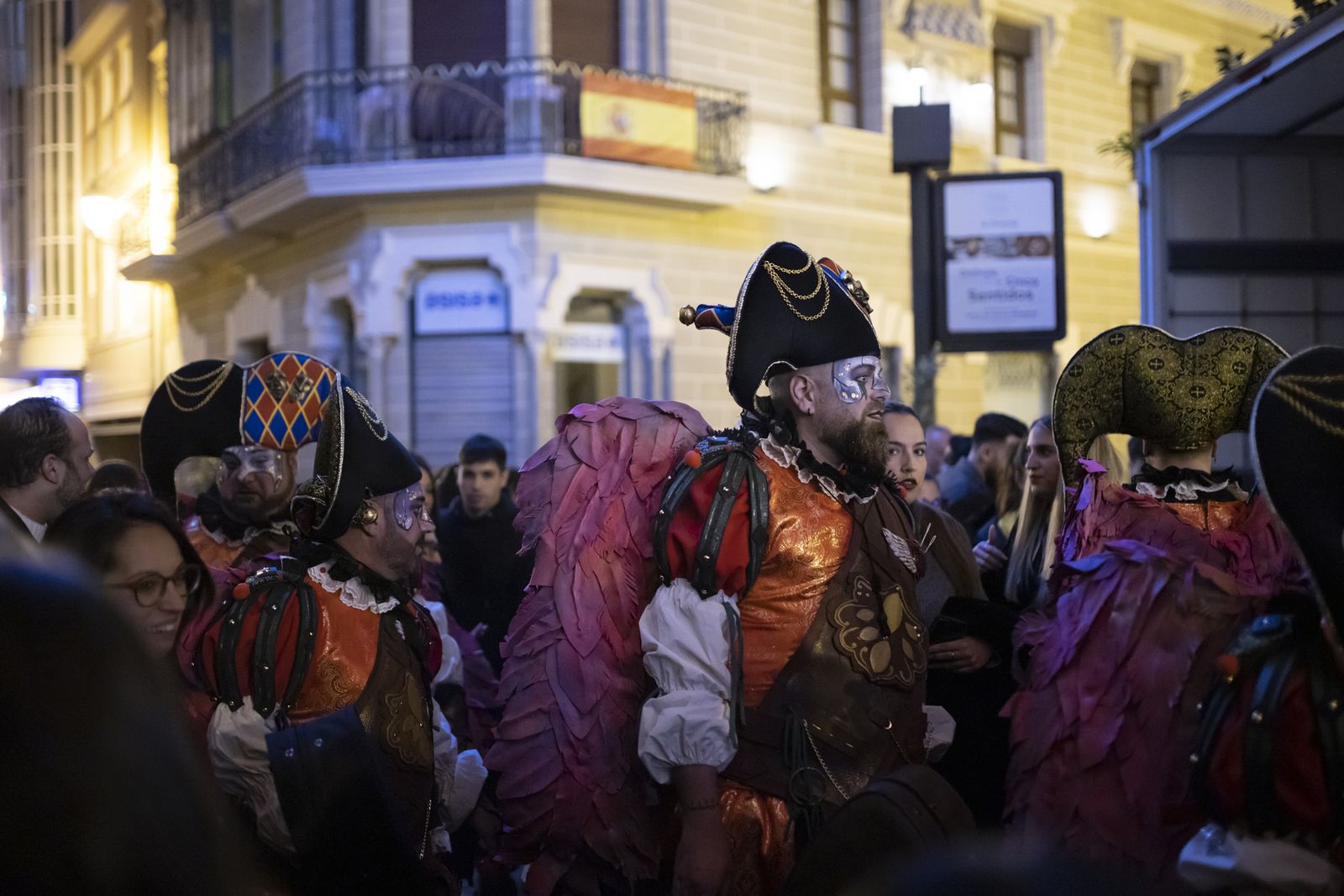 Ambiente del primer día de semifinal del Carnaval Colombino