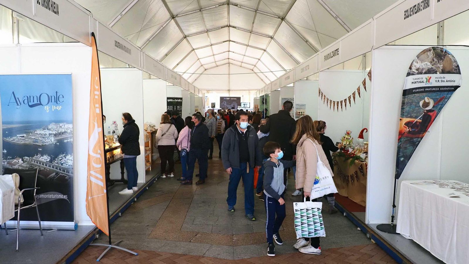 Numerosos visitantes se dieron cita ayer sábado en la muestra