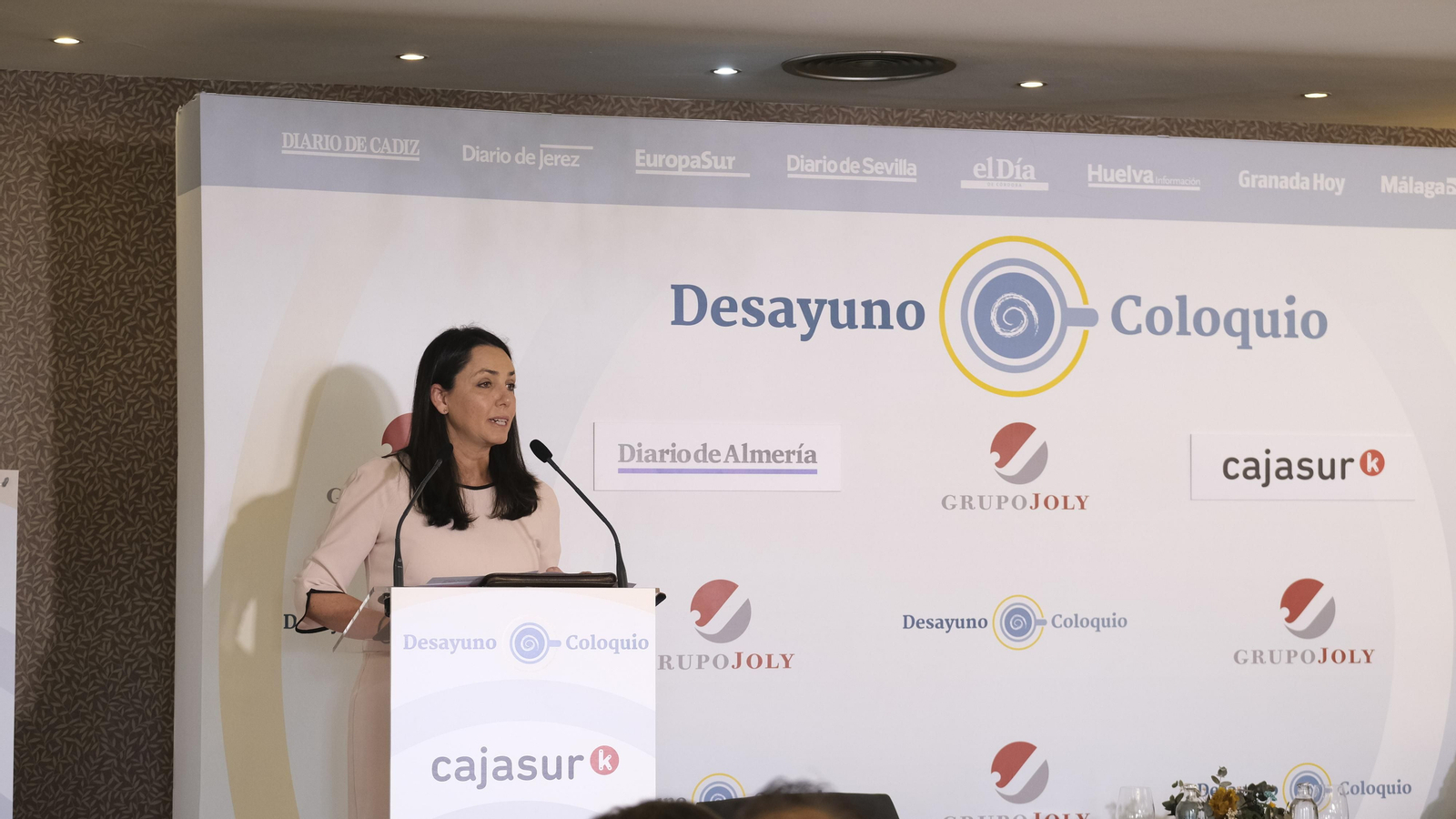 Desayuno coloquio de Grupo Joly y Cajasur, con la participación del ponente Enrique de los Ríos