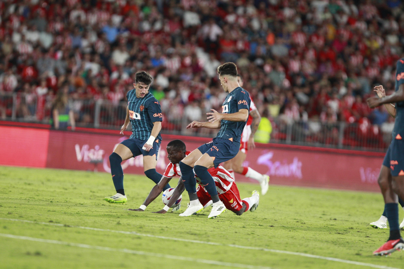 Imágenes del partido de La Liga Ea Sports U.D. Almería-Valencia C.F.