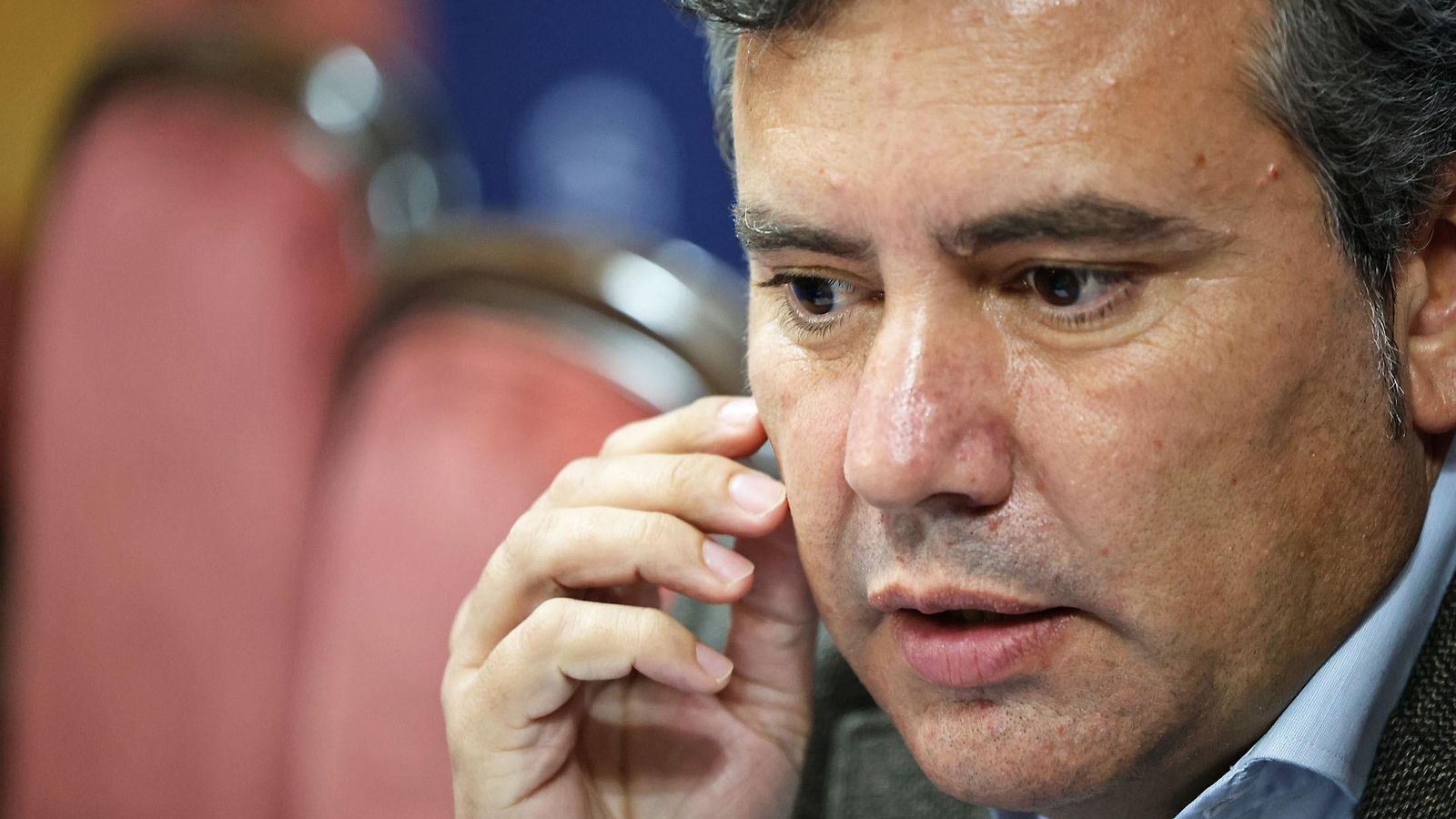 El alcalde de Lepe, Adolfo Verano, en un momento de la entrevista a Huelva Información.