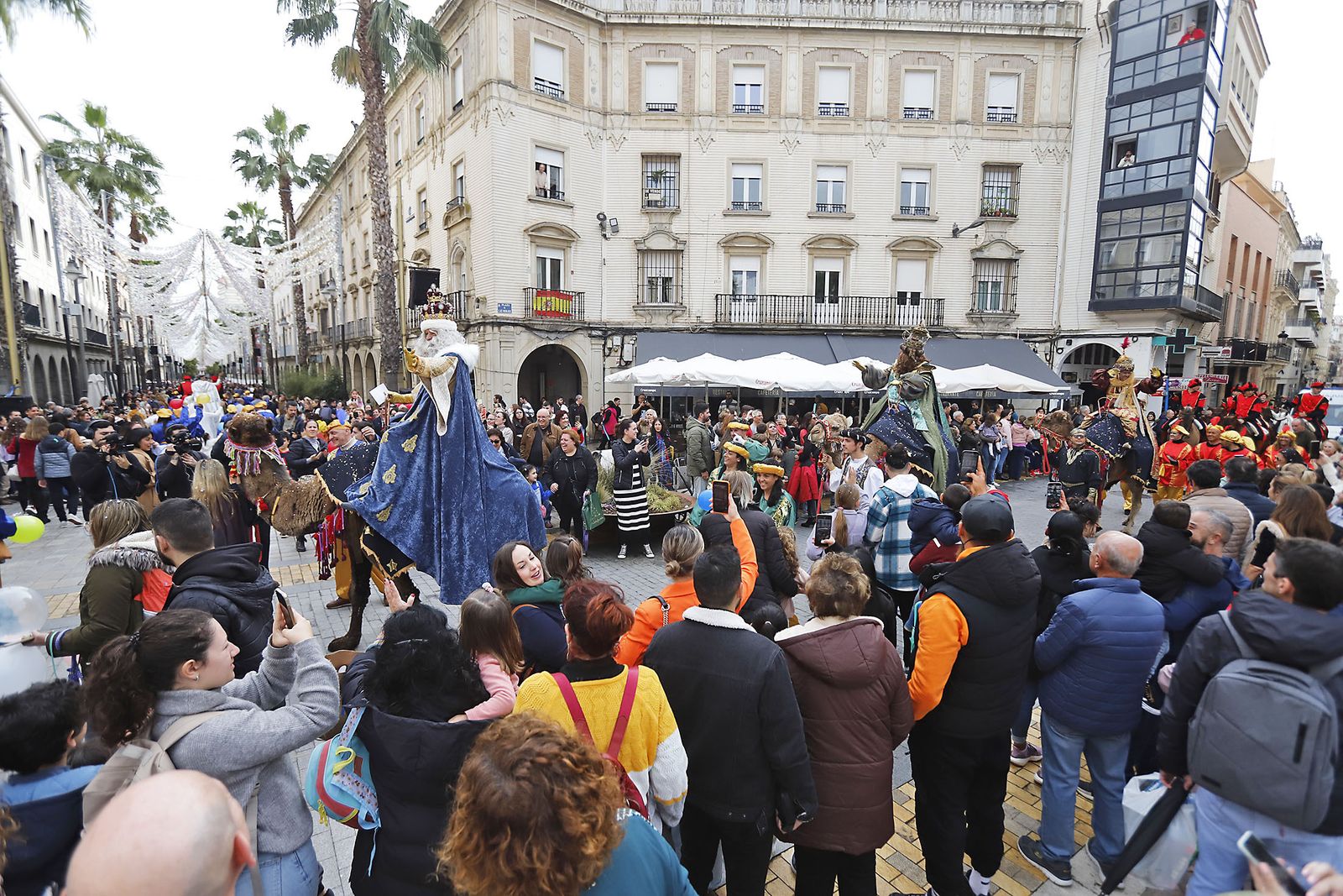 Imágenes de la mágica llegada de los Reyes Magos y la Estrella de la Ilusión a Huelva en barco