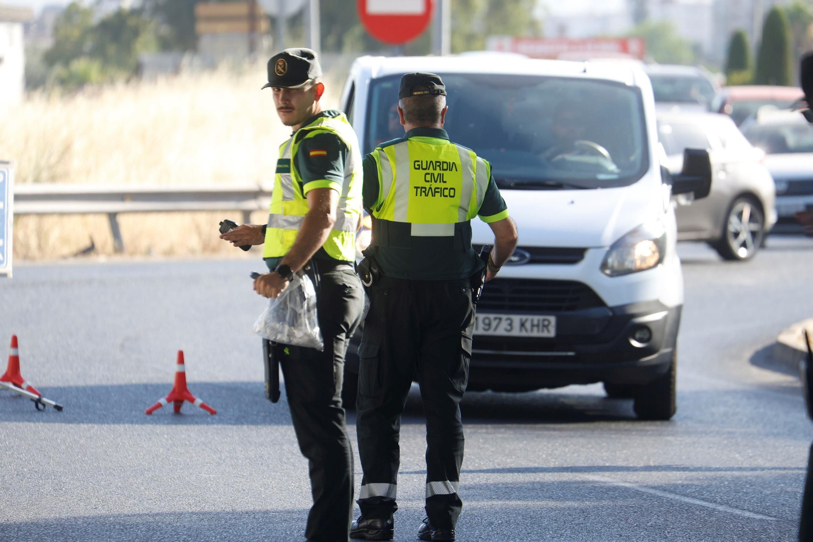 En imágenes, la campaña "No corras, no bebas, no cambies de rueda", de la Guardia Civil, DGT y Aspaym Córdoba.