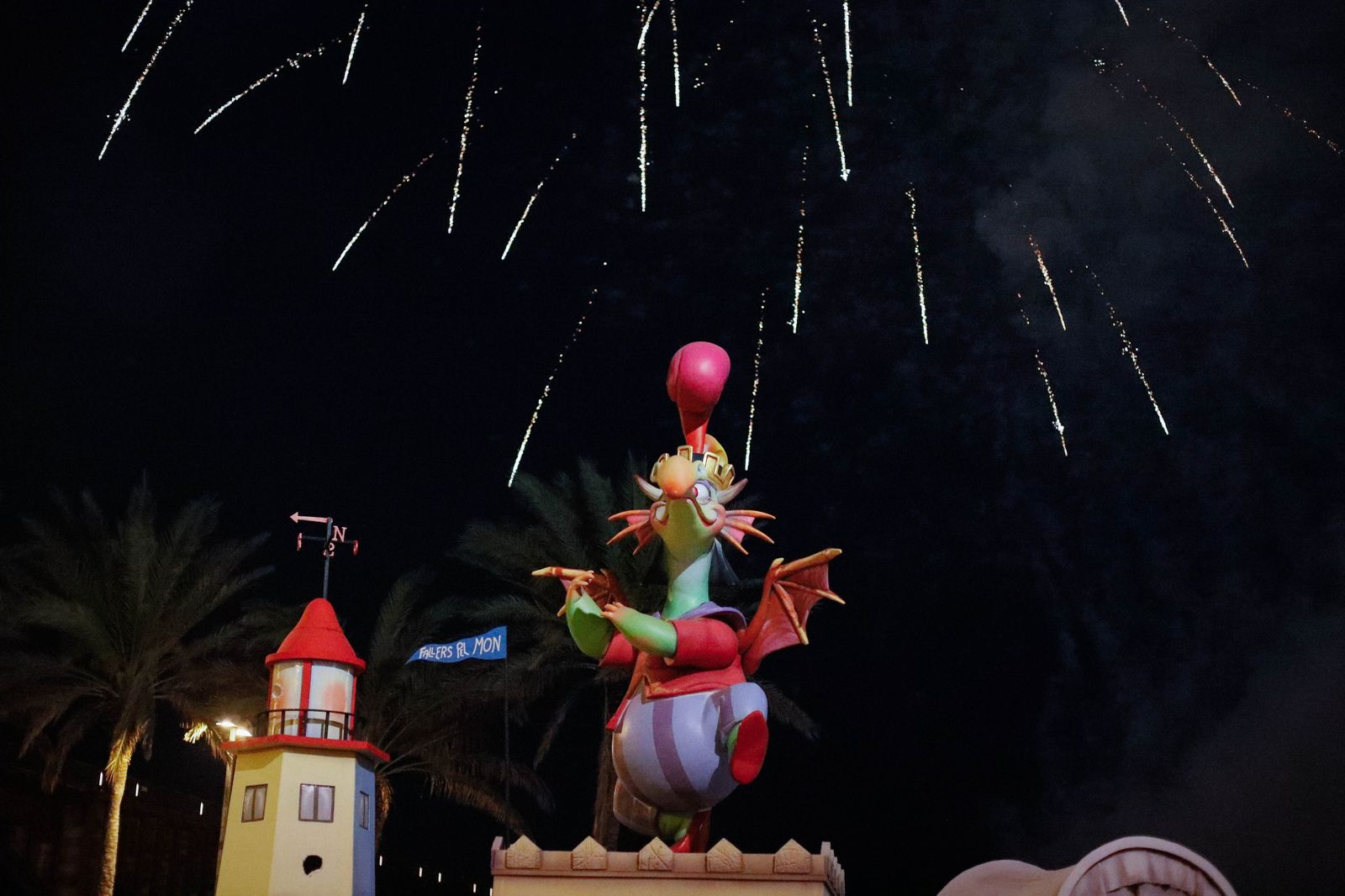 La cremá de las fallas cierra el ‘Fallers pel Món’ en imágenes