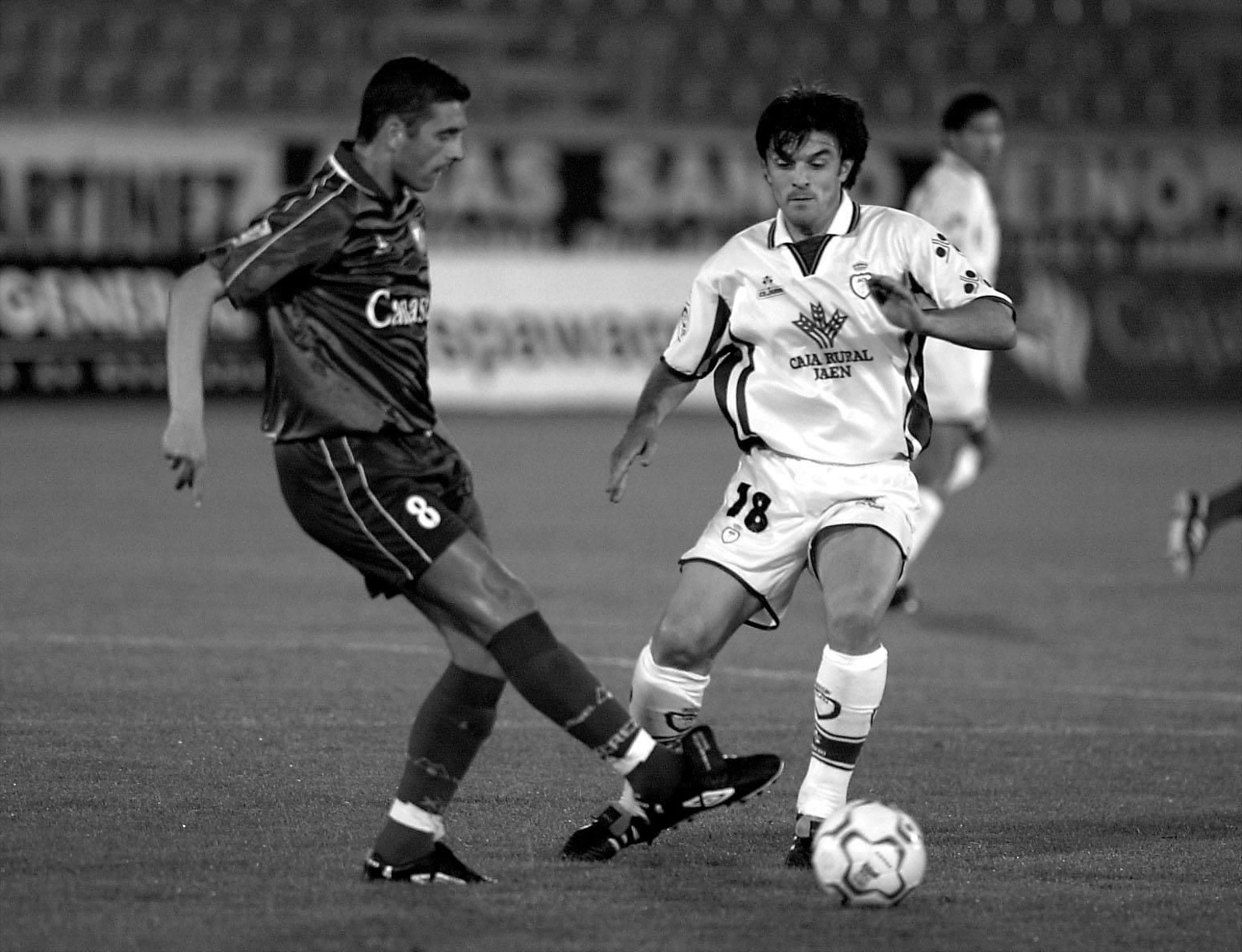 Viqueira y Puche, en un duelo entre azulinos y blancos de la temporada 2001-02.