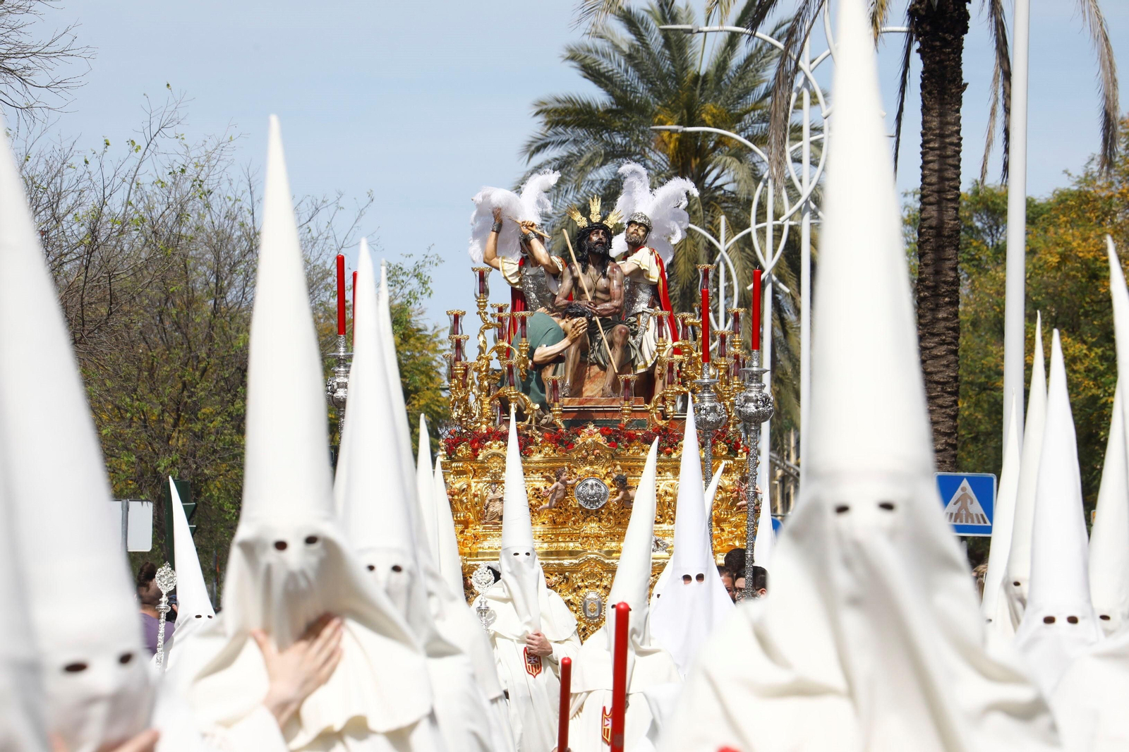Lunes Santo en Córdoba: la procesión de la Merced, en imágenes