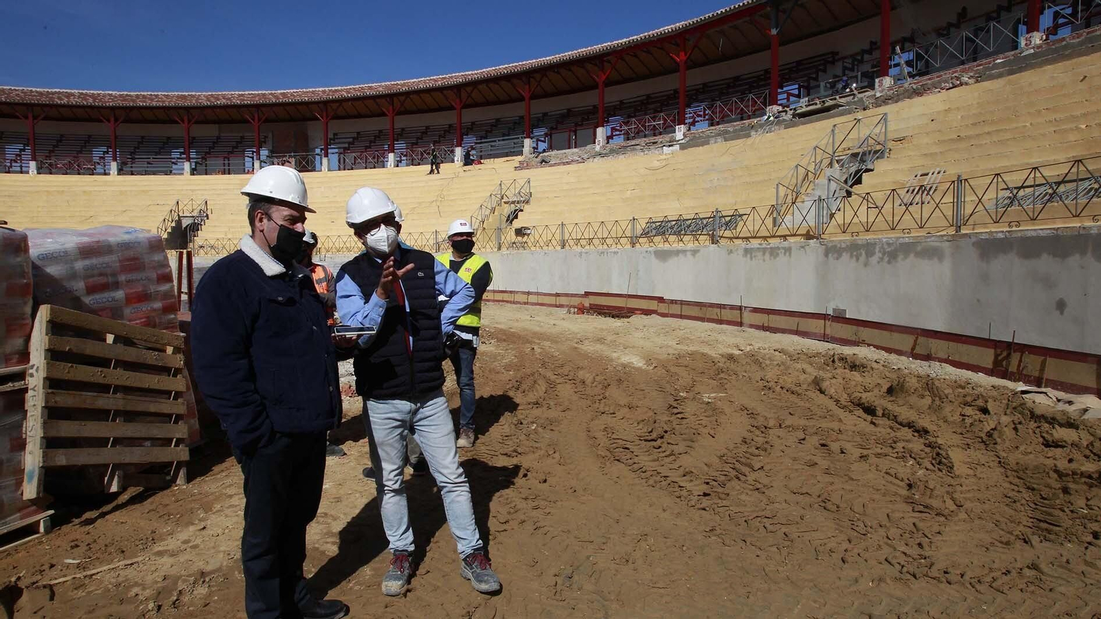 Las fotos de las obras de la plaza de toro de la Línea