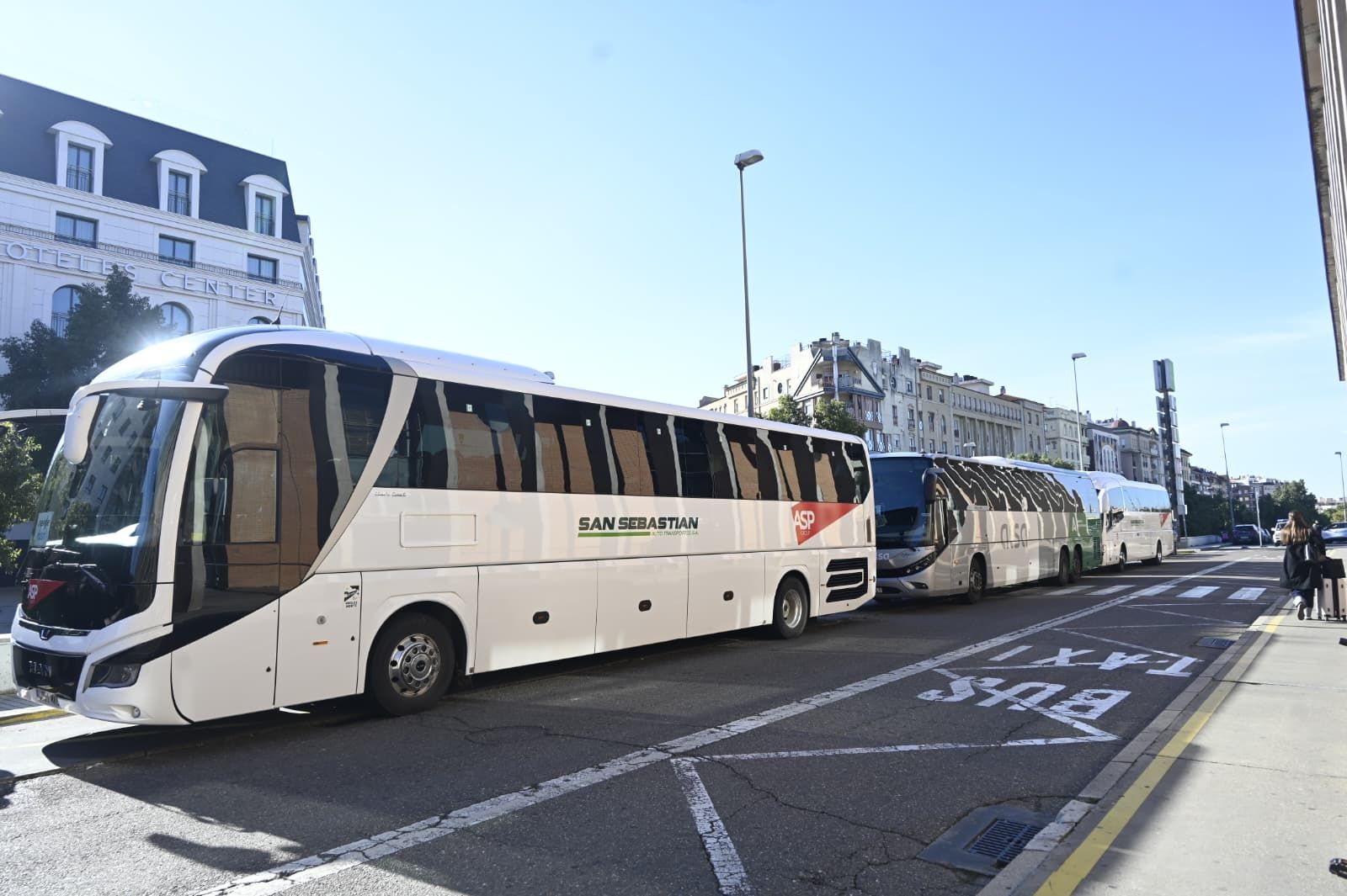 Autobuses habilitados en la estación de tren de Córdoba con dirección a Villanueva de Córdoba.