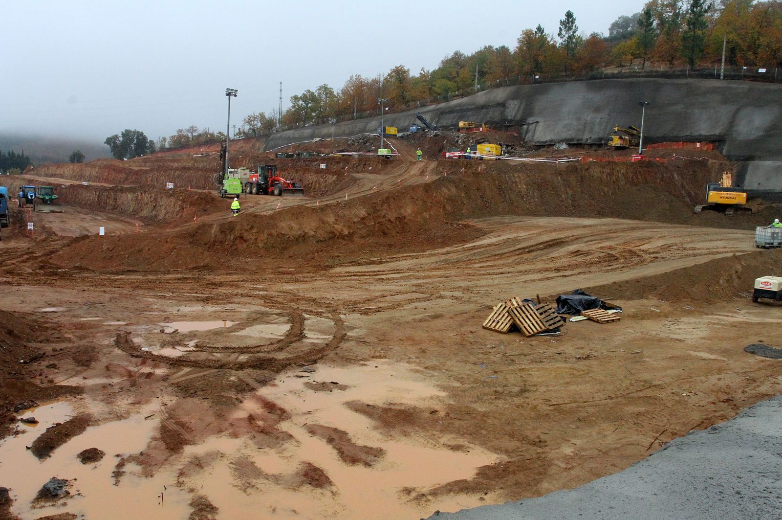 Imágenes de la colocación de la primera piedra de la planta de ElPozo en Jabugo.