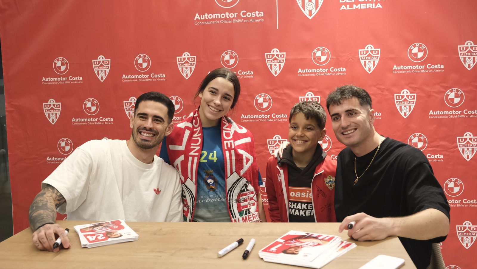 La firma de autógrafos de Jon Morcillo y Miguel de la Fuente en Automotor Costa BMW