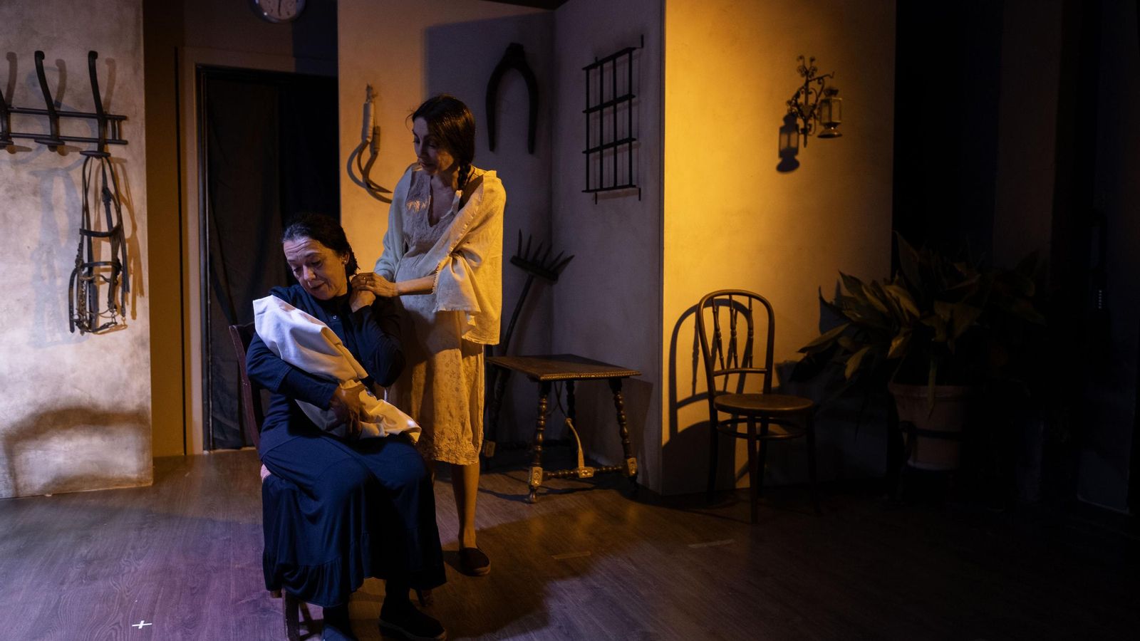 Actores de la escuela durante el ensayo de la última obra. Actores de la escuela durante el ensayo de la última obra.