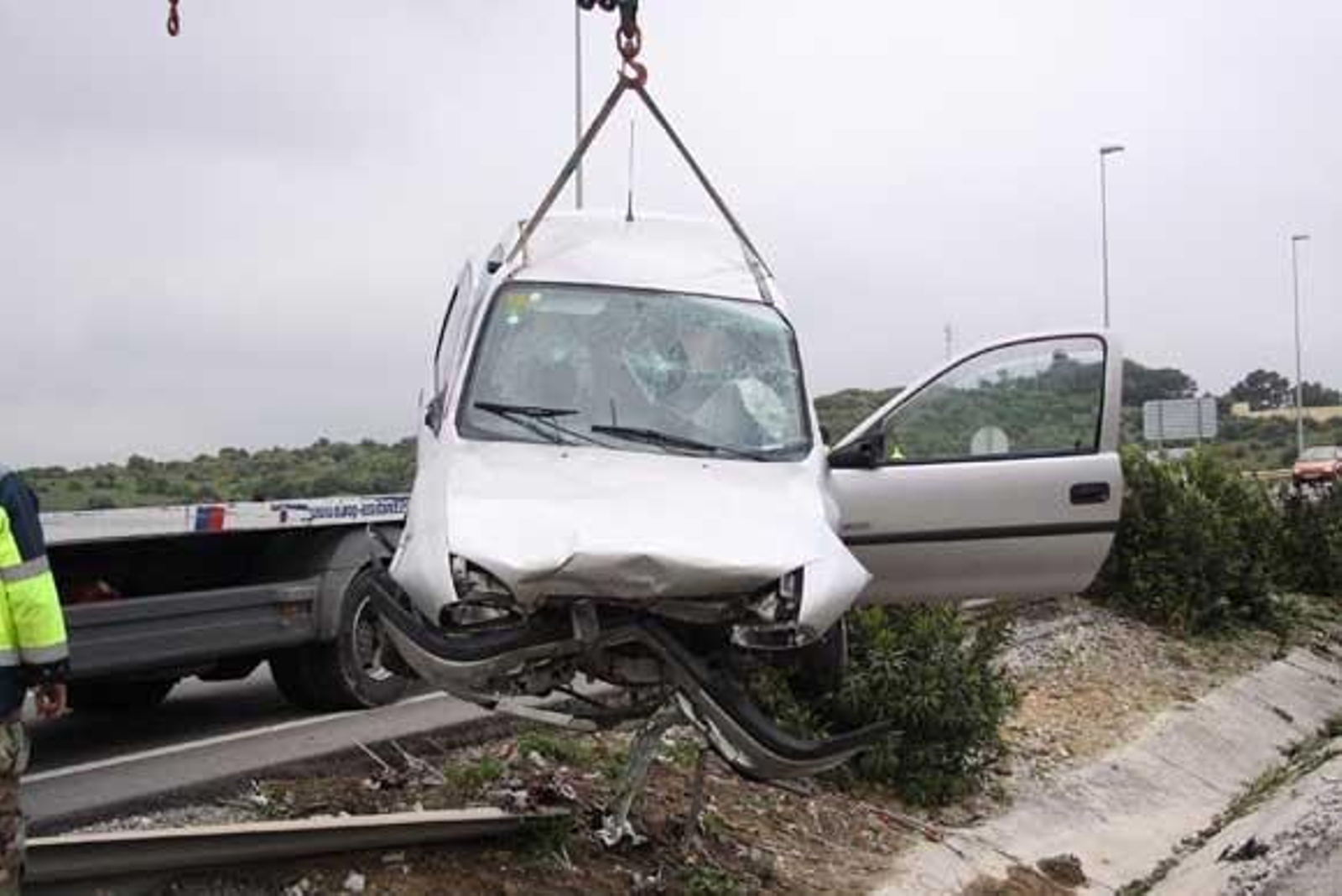 Cuatro personas, dos de ellas menores, heridas graves en un espectacular accidente  en la carretera CA-34 a la altura de El Toril, en sentido La Línea de la Concepción

Foto: Vanessa Perez
