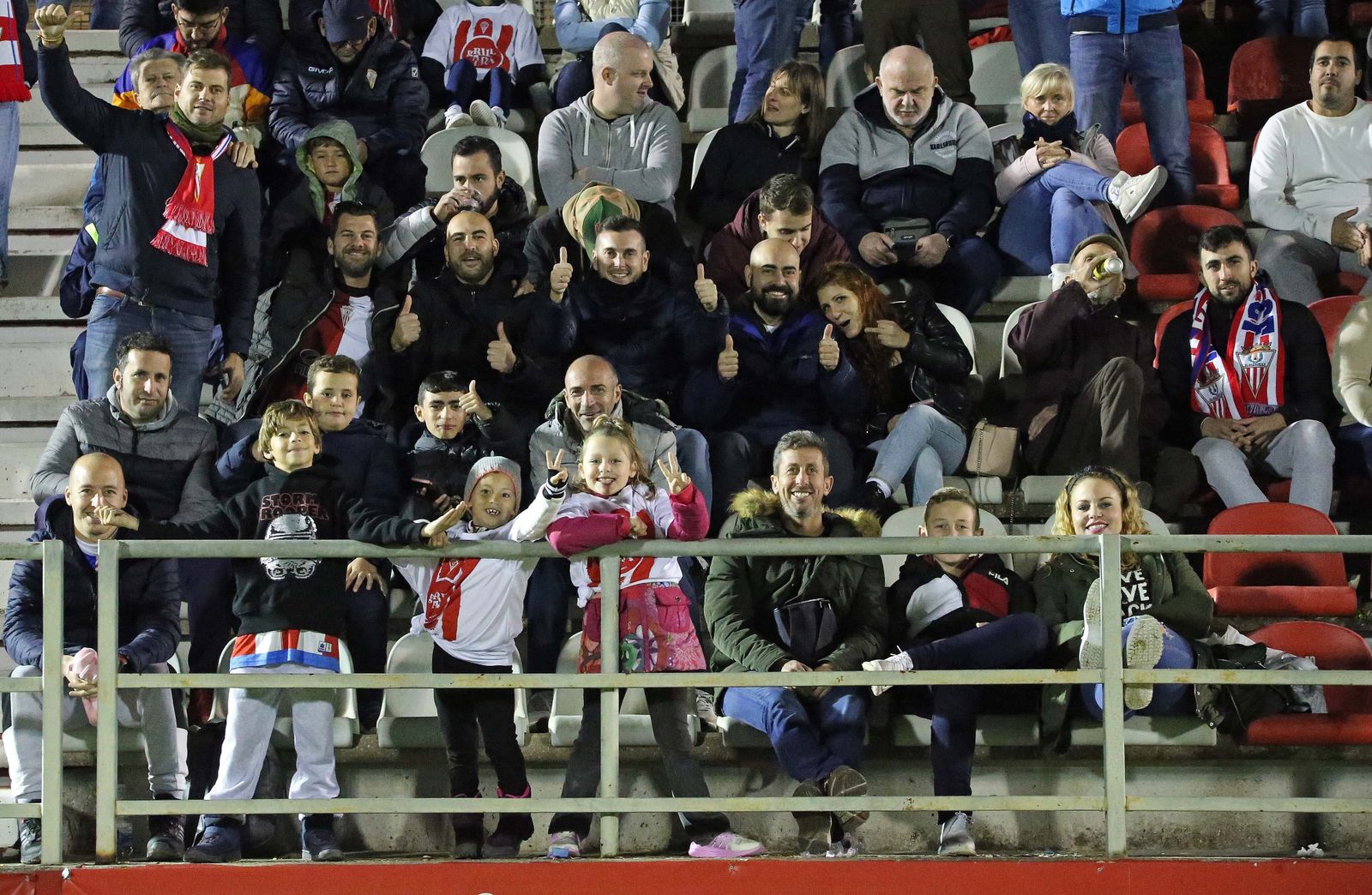 Fotos de la afición en el Nuevo Mirador