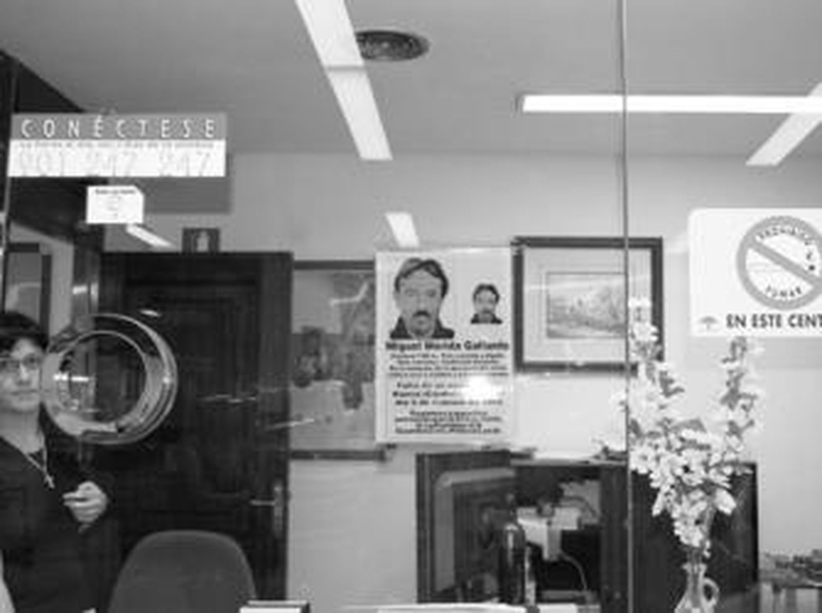 Entidad bancaria de la ciudad de Baena en la que todavía permanece fijado el cartel del año 1994, cuando desapareció Miguel Mérida.