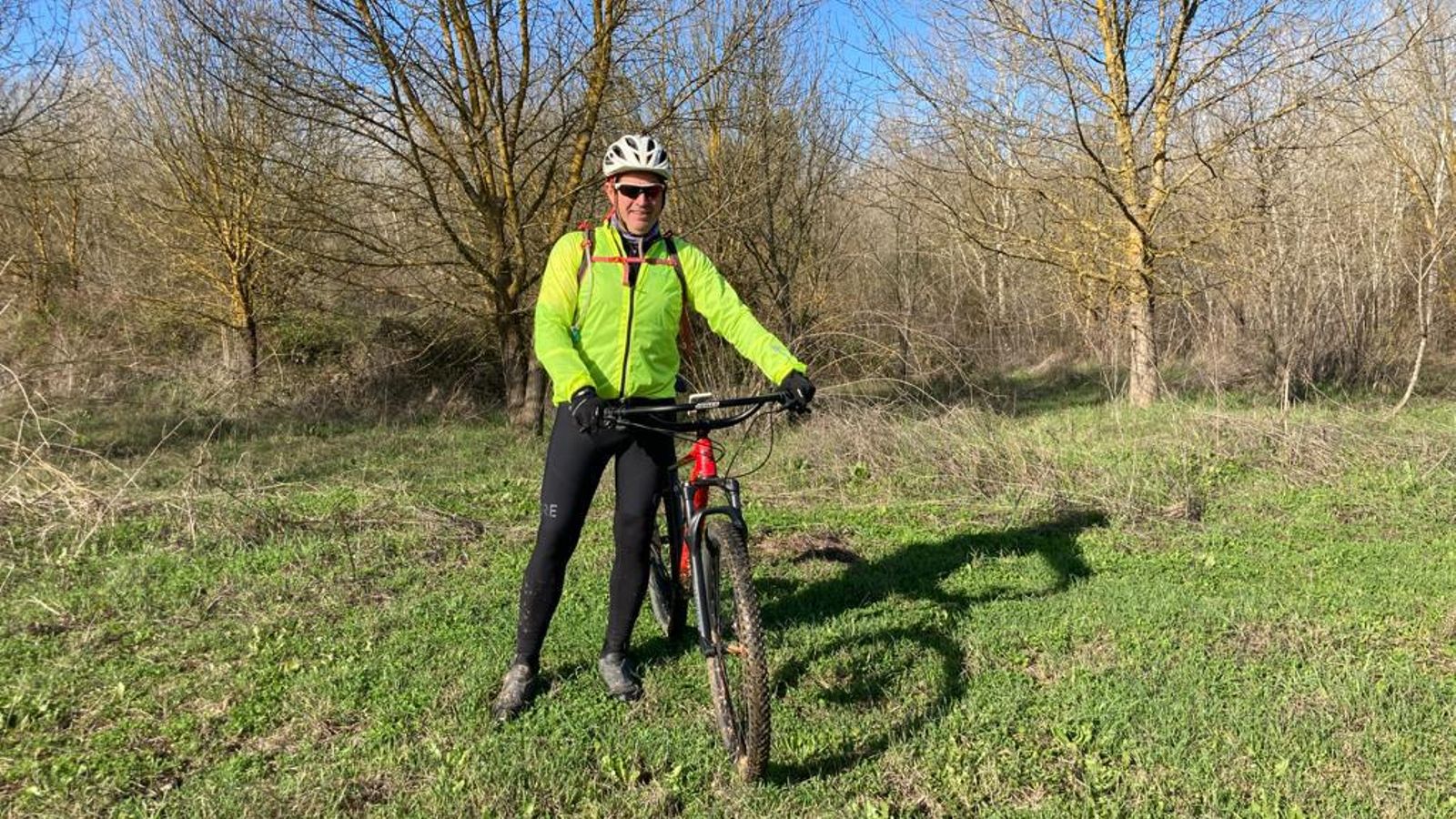 Eduardo Cuquerella emprende este domingo 20 de marzo un viaje en bicicleta, con el que pretende hacer 8.000 km en bicicleta, durante 5 meses y a través de 12 países de Europa.