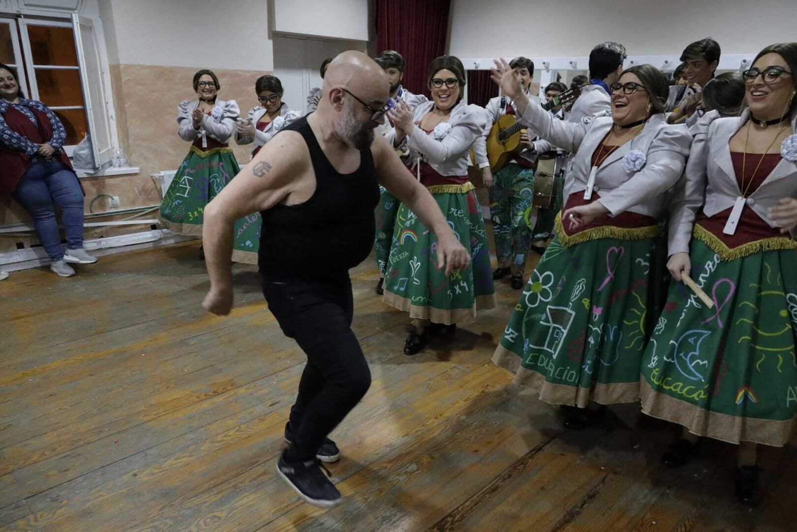 Comparsa La tía de la tiza en camerinos