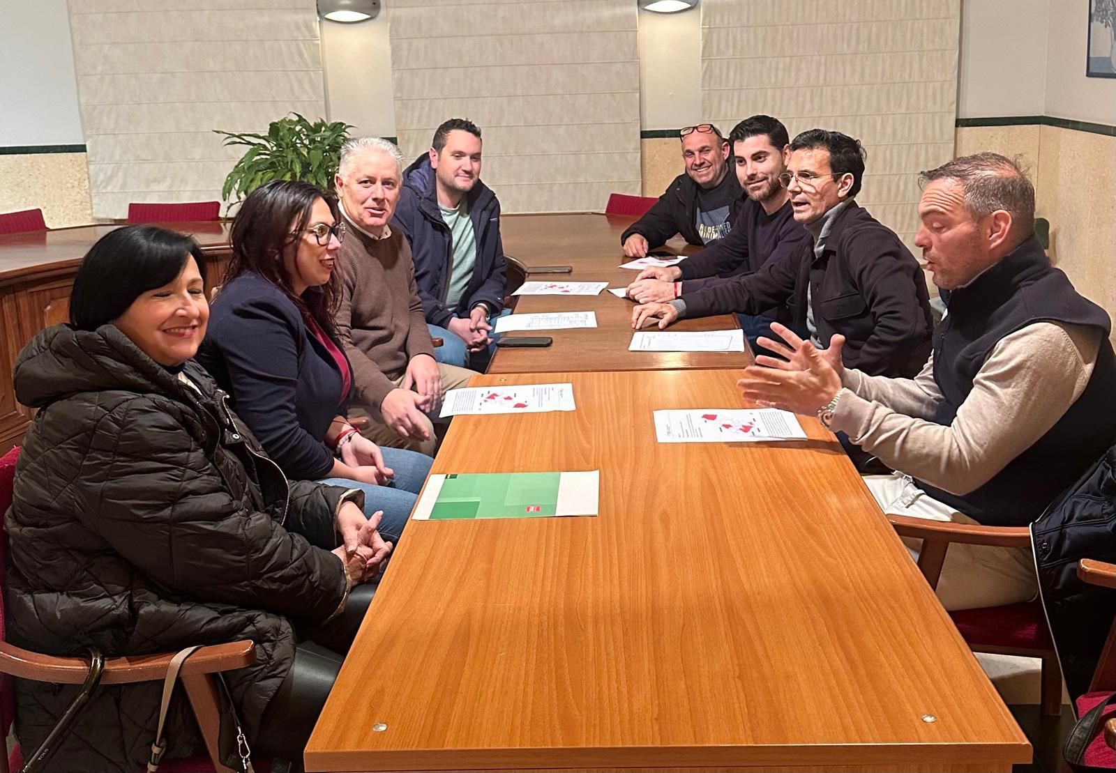 Imagen de la reunión mantenida entre diputados del PSOE y alcaldes y portavoces del Valle de Lecrín de Granada
