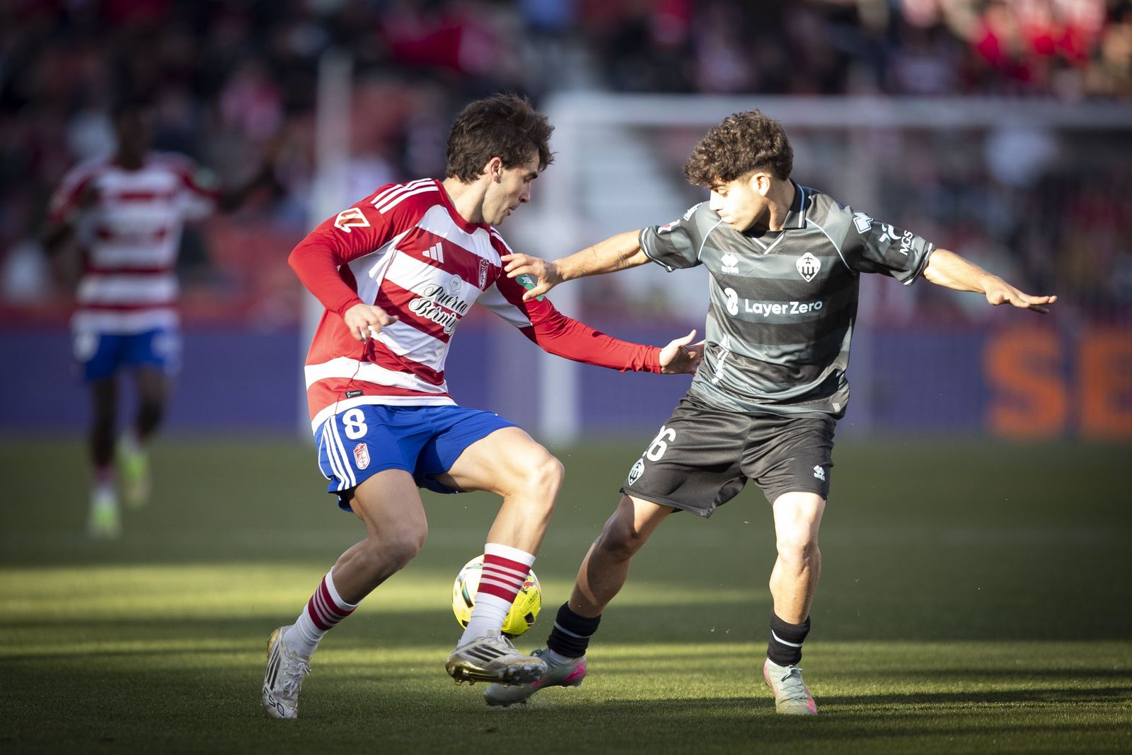 Pedro Alemañ recorte a un jugador del Castellón.