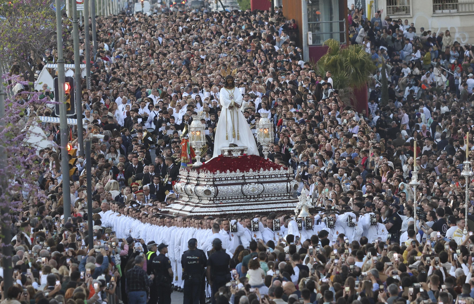 Cautivos en el Lunes Santo de Málaga, en fotos