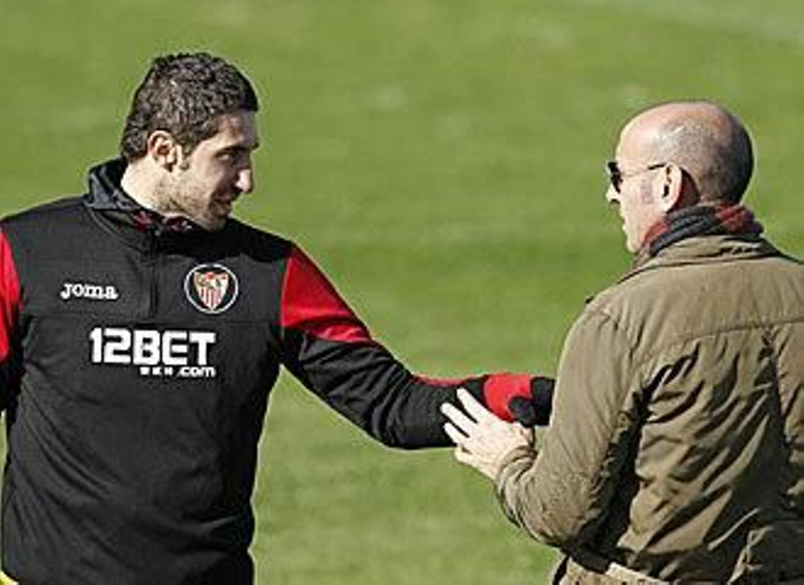 Monchi saluda a Dragutinovic en la prolífica etapa del serbio en el Sevilla.