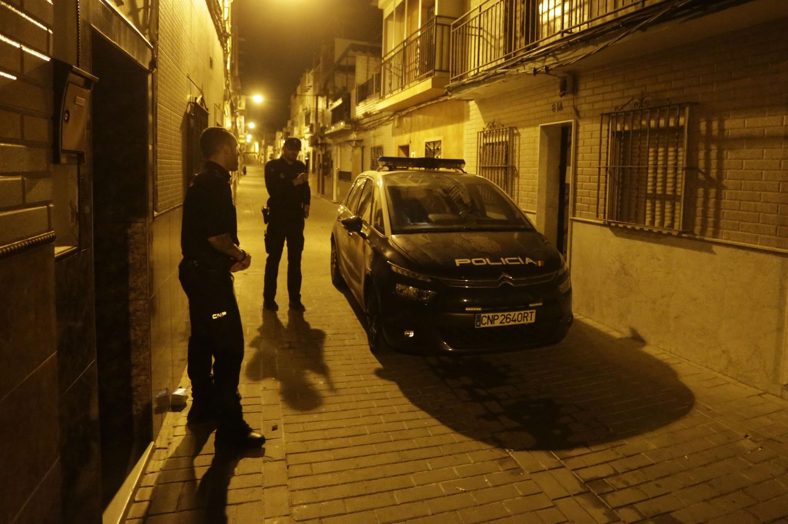 Cuatro heridos en el incendio de una vivienda en la barriada de Amate