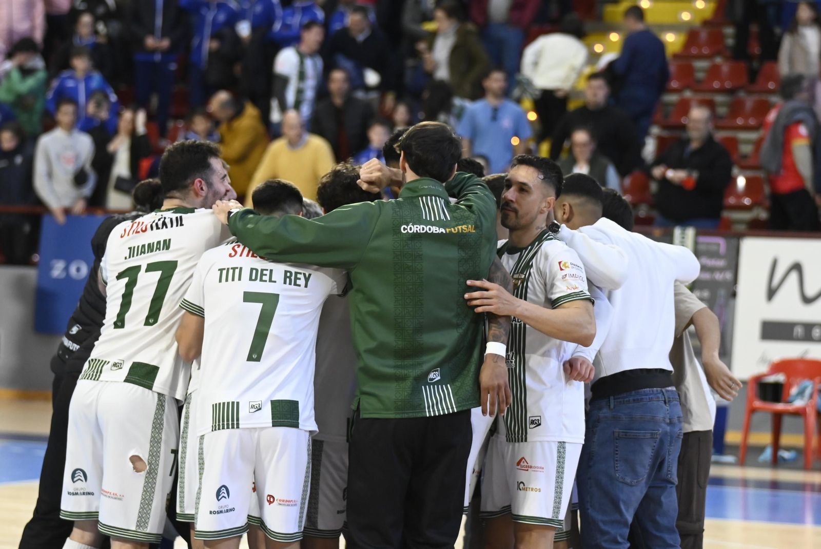 Las mejores fotos del ambiente en Vista Alegre para el Córdoba Futsal - Ribera Navarra