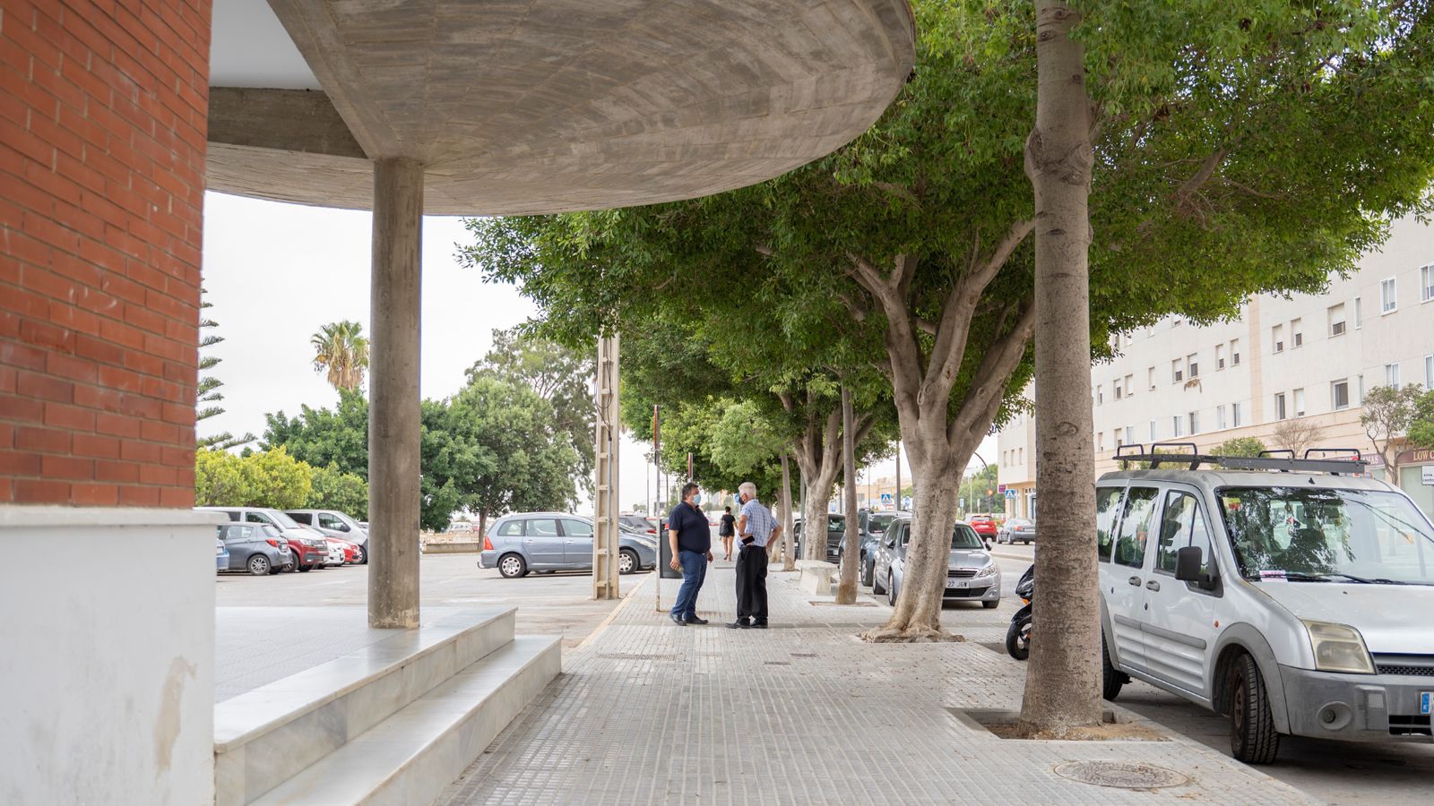 Reposición del acerado en el entorno de la piscina de La Magdalena.