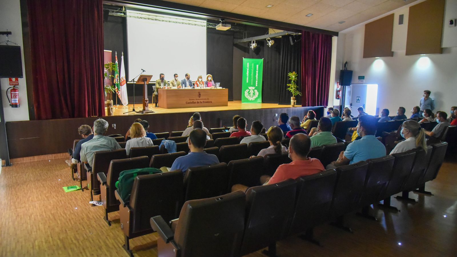 Al encuentro asistieron numerosos participantes.