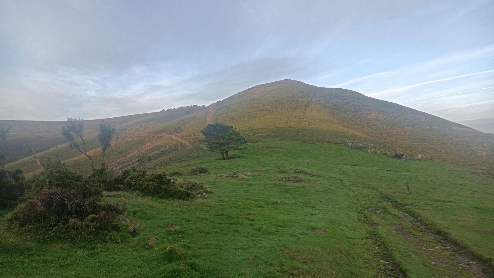 Iremos por encima de las colinas gran parte del trayecto. En ocasiones el camino no está definido.