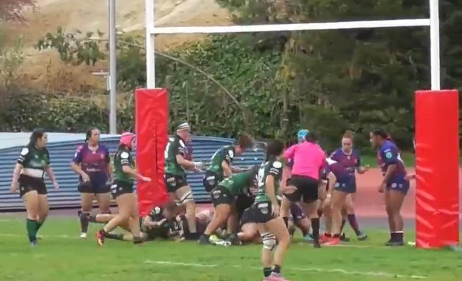 Una captura de un ensayo entre los palos del equipo sevillano.