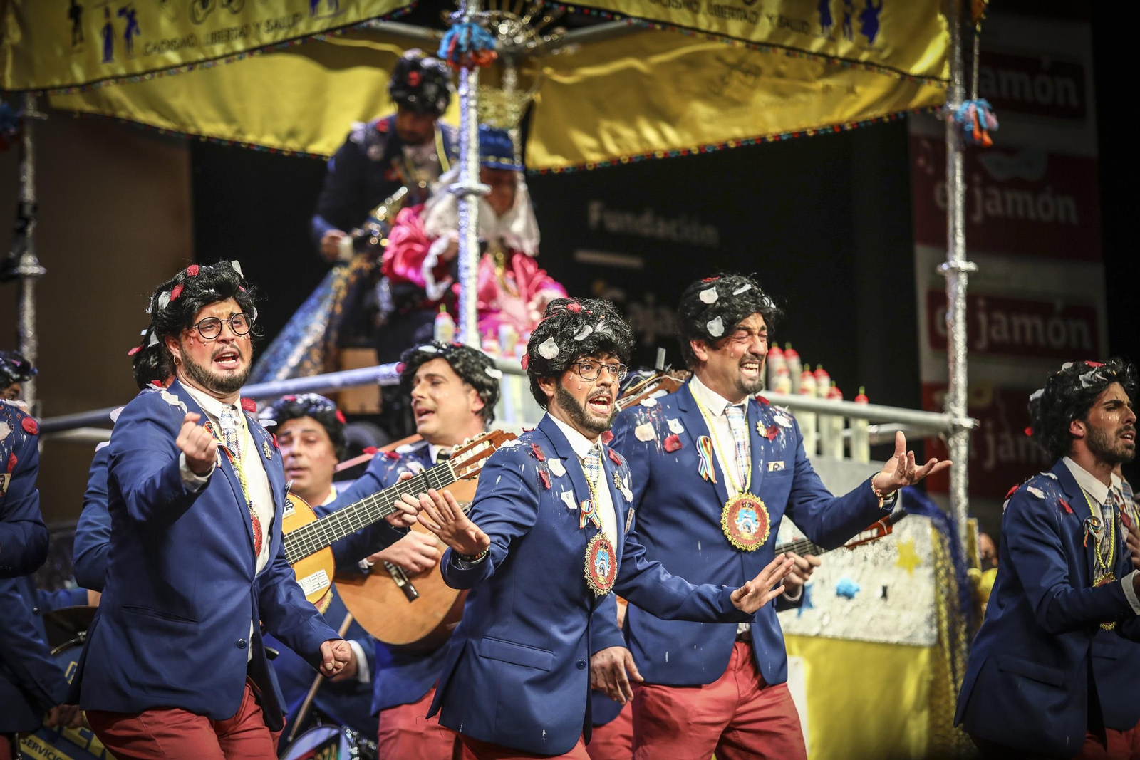 Chirigota Aquí estamos de paso