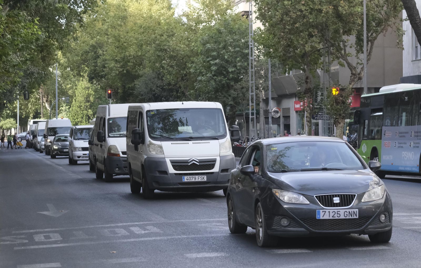 Las protestas del comercio ambulante colapsan el centro de Córdoba, en imágenes