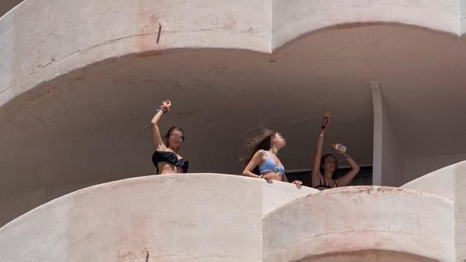 Estudiantes confinadas en un hotel de Palma.